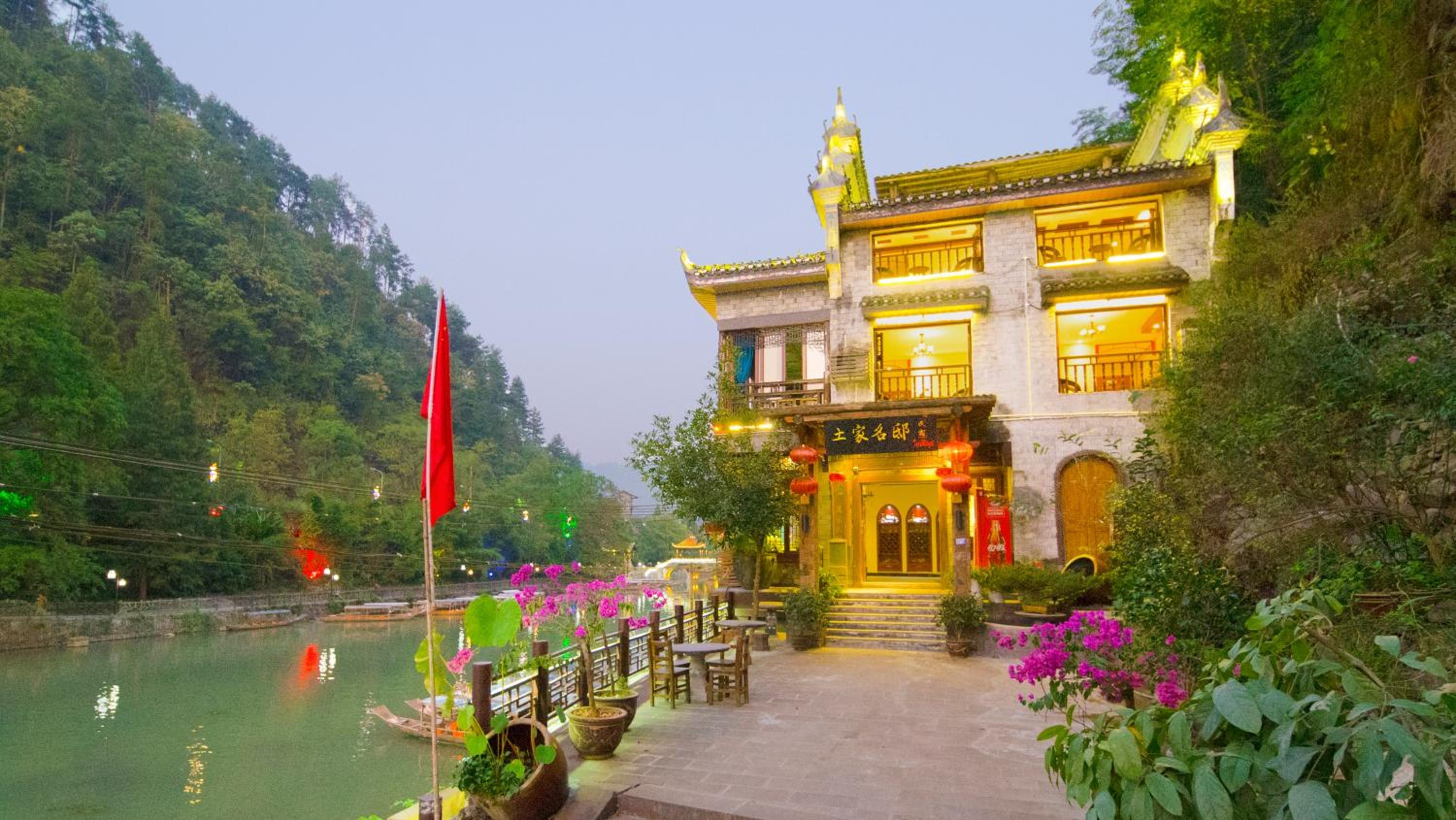 Fenghuang Tujia Ethnic Minority River View Hotel
