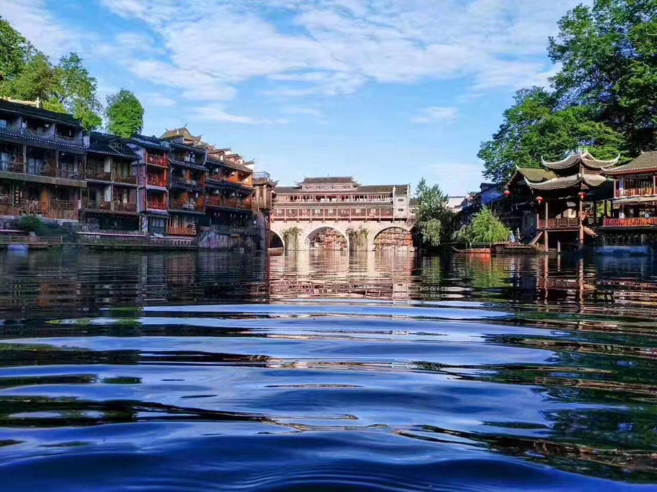 Fenghuang Tujia Ethnic Minority River View Hotel