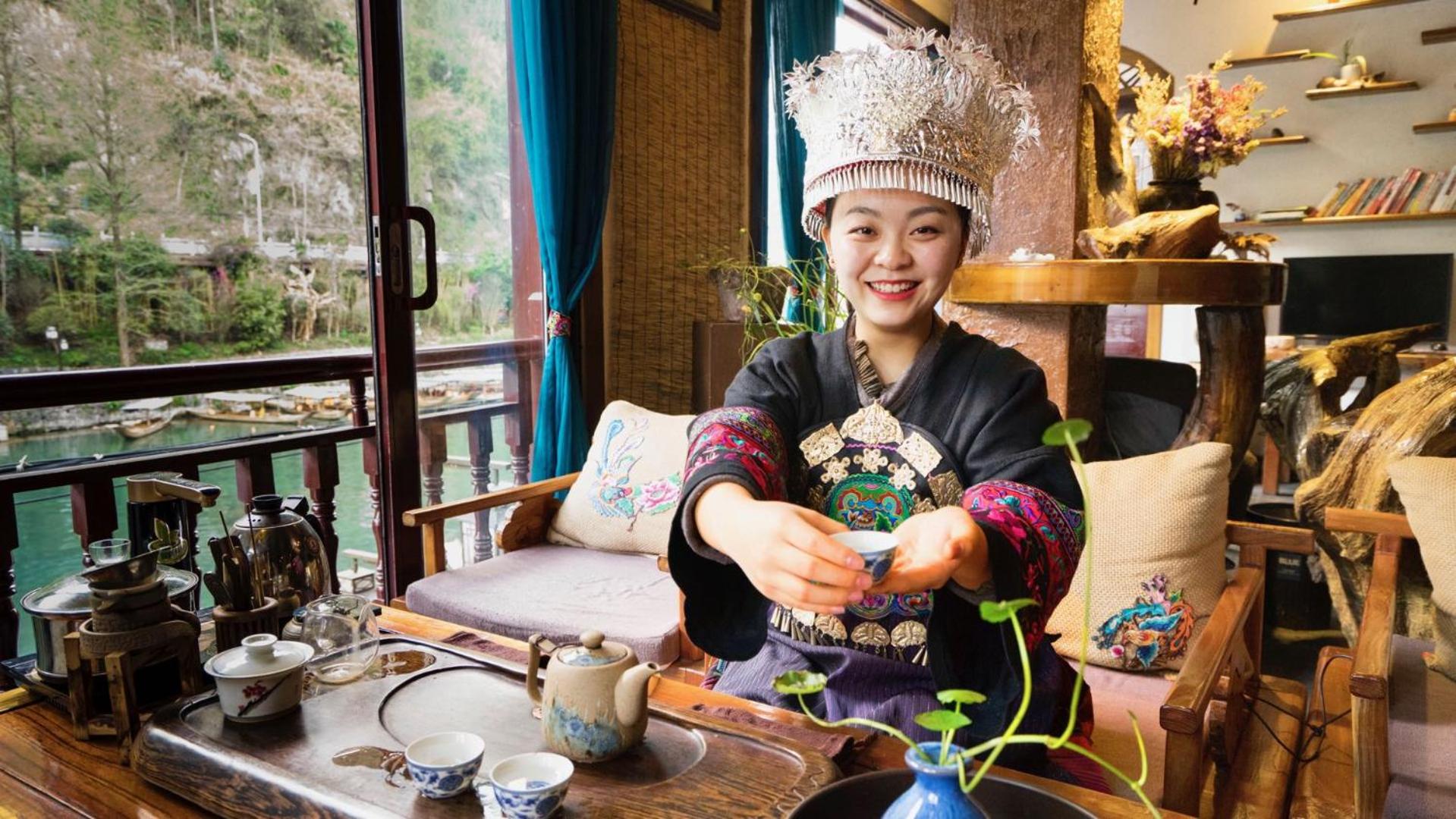 Fenghuang Tujia Ethnic Minority River View Hotel