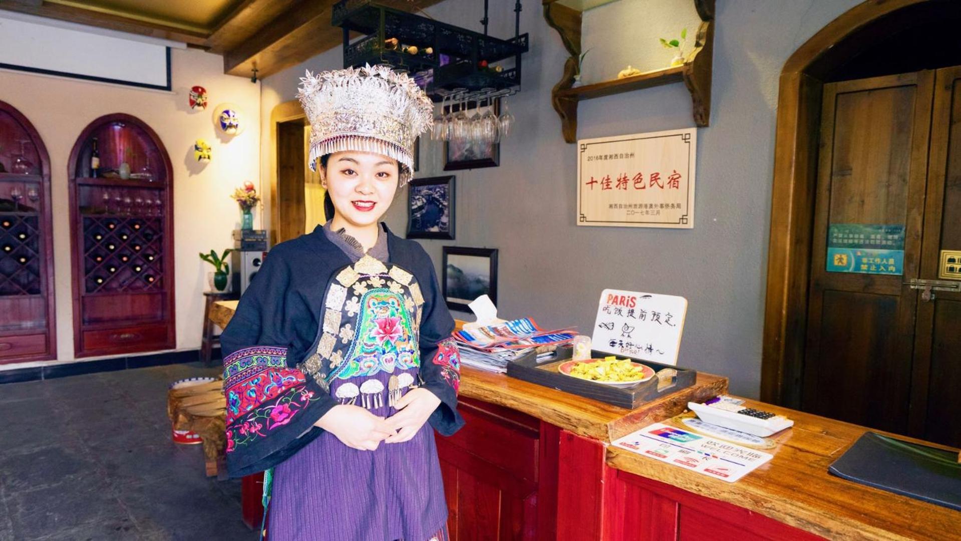 Fenghuang Tujia Ethnic Minority River View Hotel