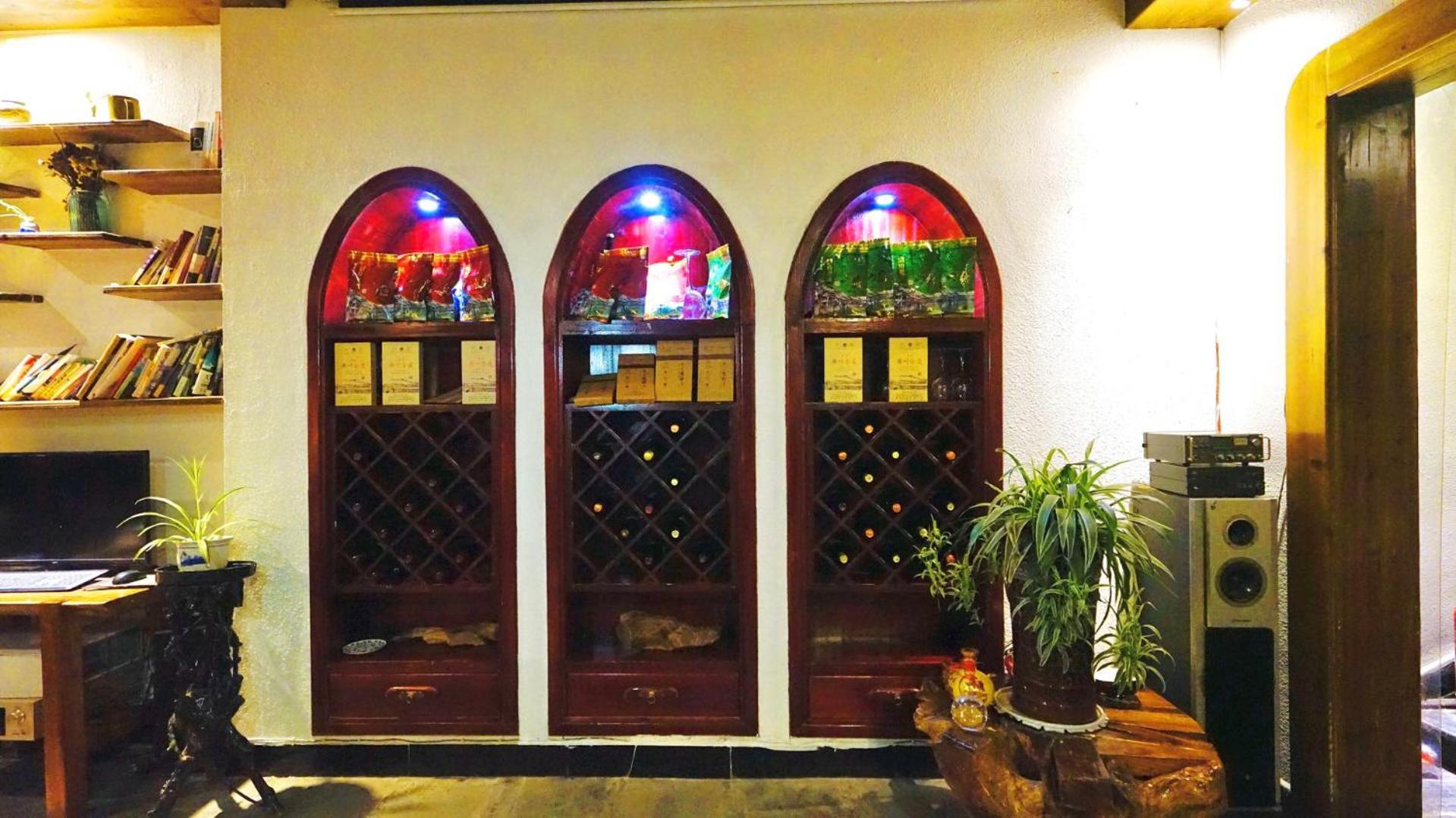 Fenghuang Tujia Ethnic Minority River View Hotel