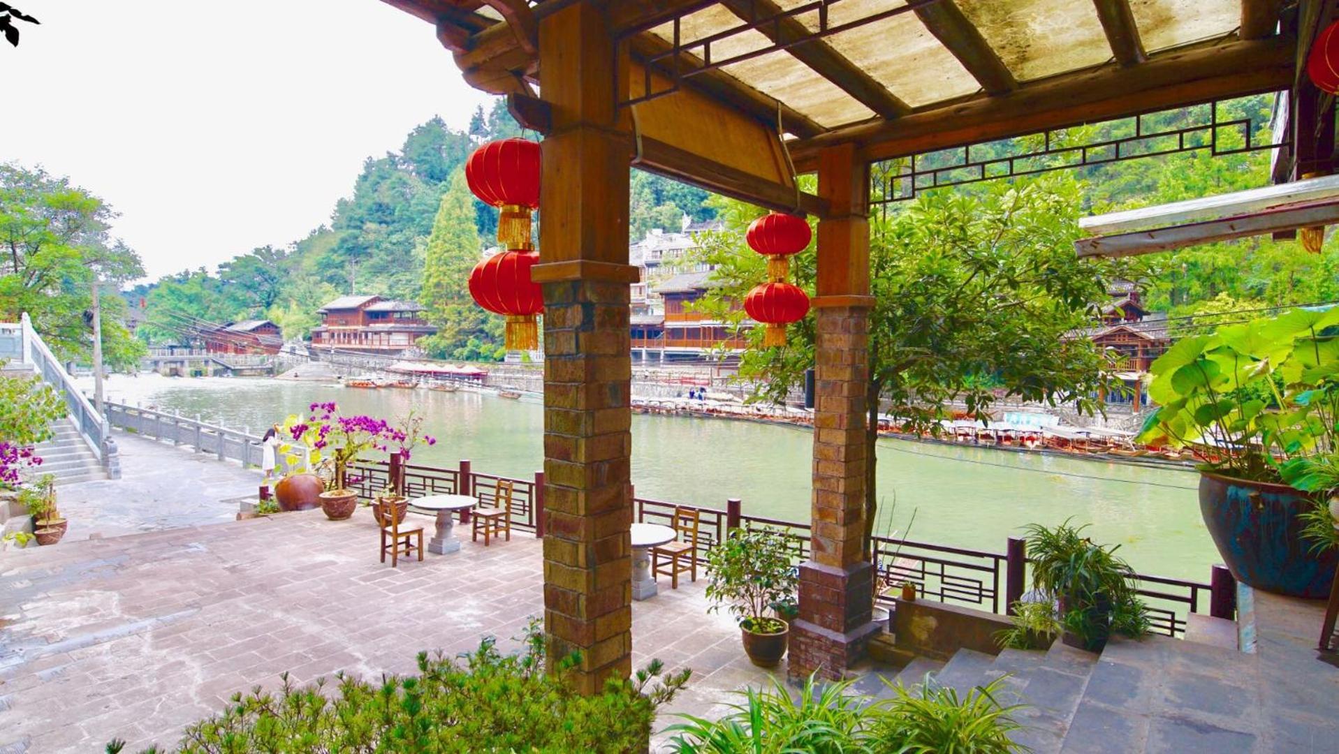Fenghuang Tujia Ethnic Minority River View Hotel