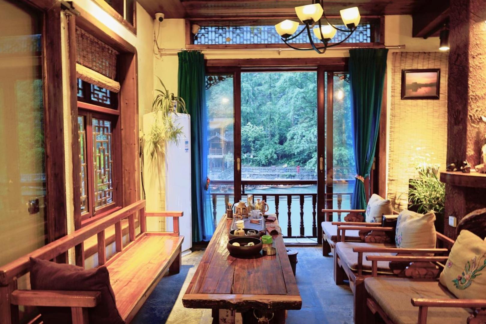 Fenghuang Tujia Ethnic Minority River View Hotel