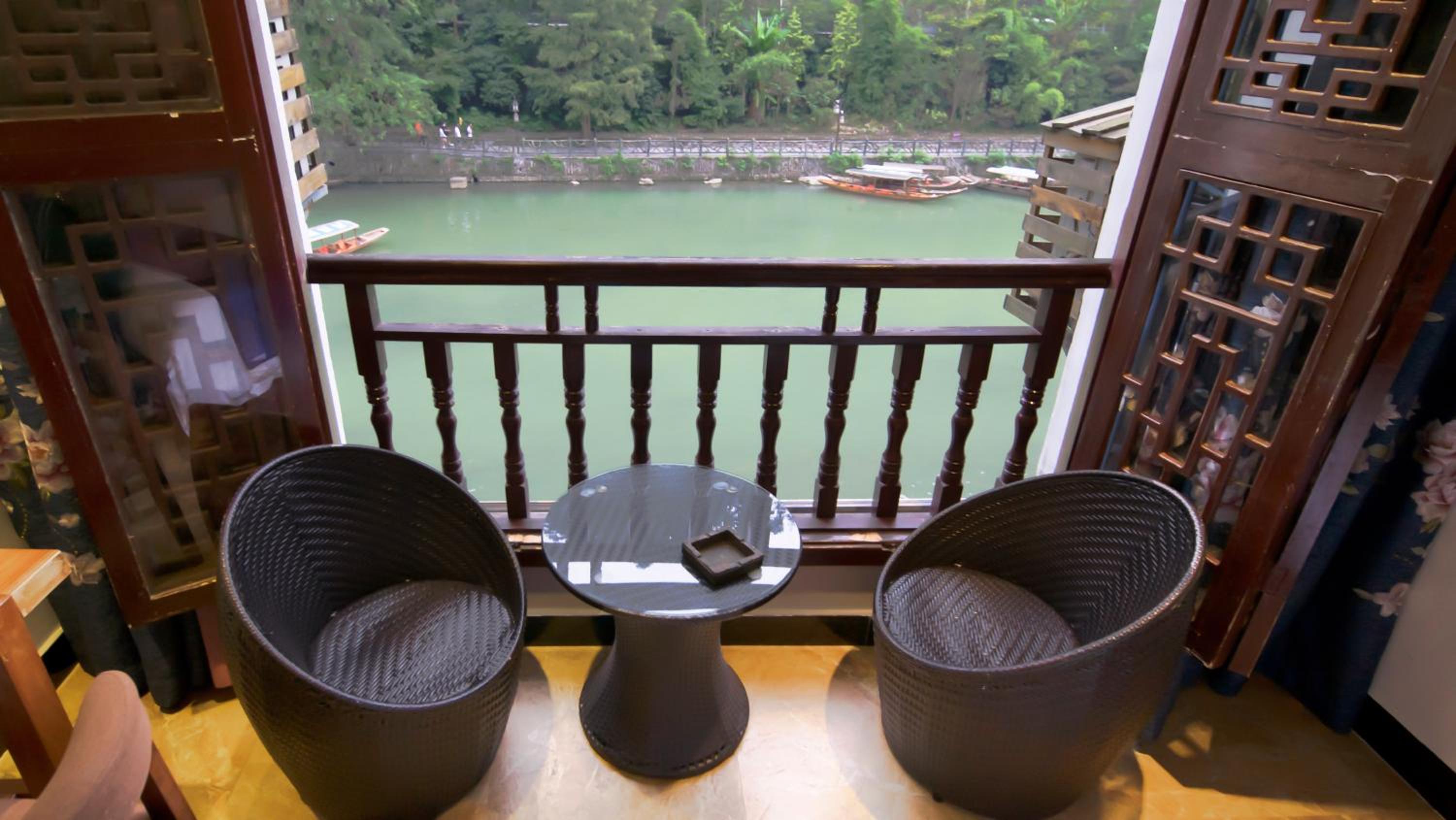 Fenghuang Tujia Ethnic Minority River View Hotel
