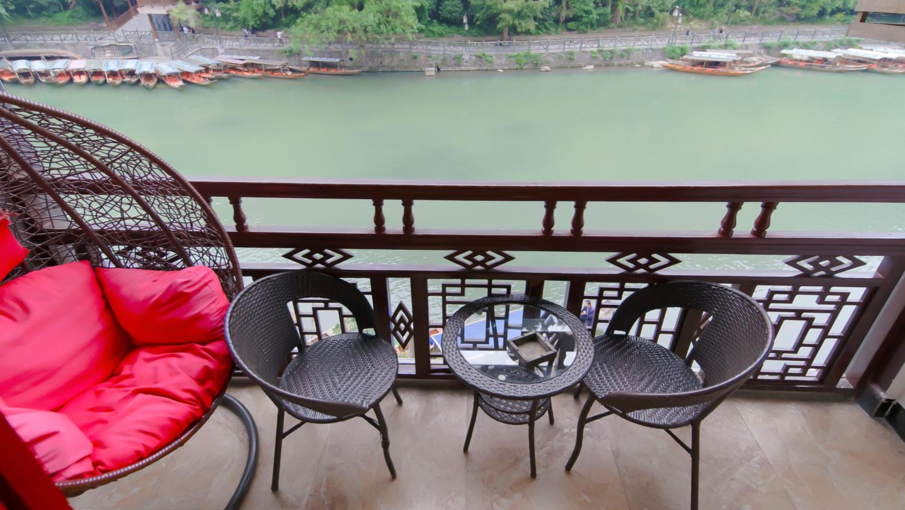 Fenghuang Tujia Ethnic Minority River View Hotel