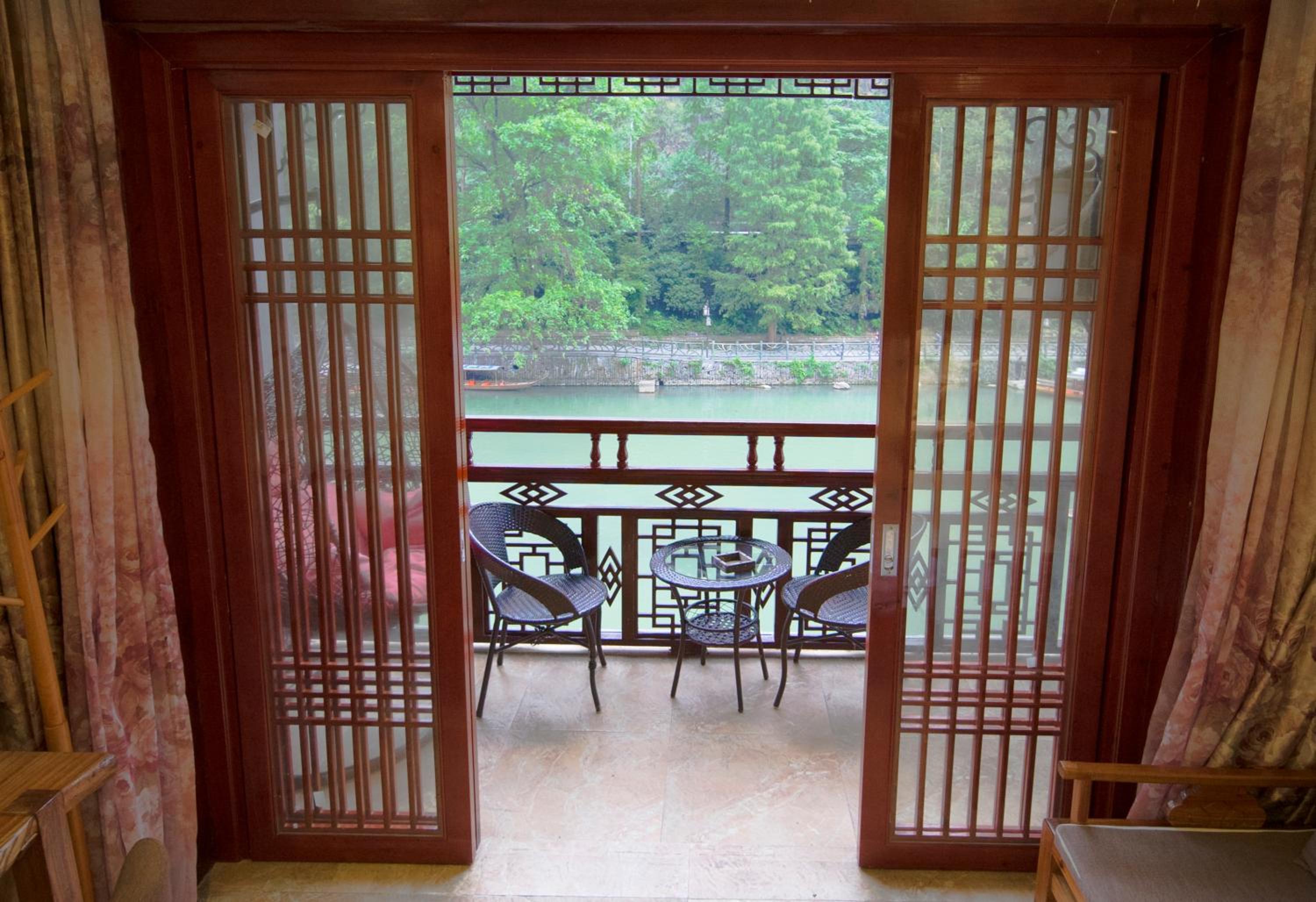 Fenghuang Tujia Ethnic Minority River View Hotel