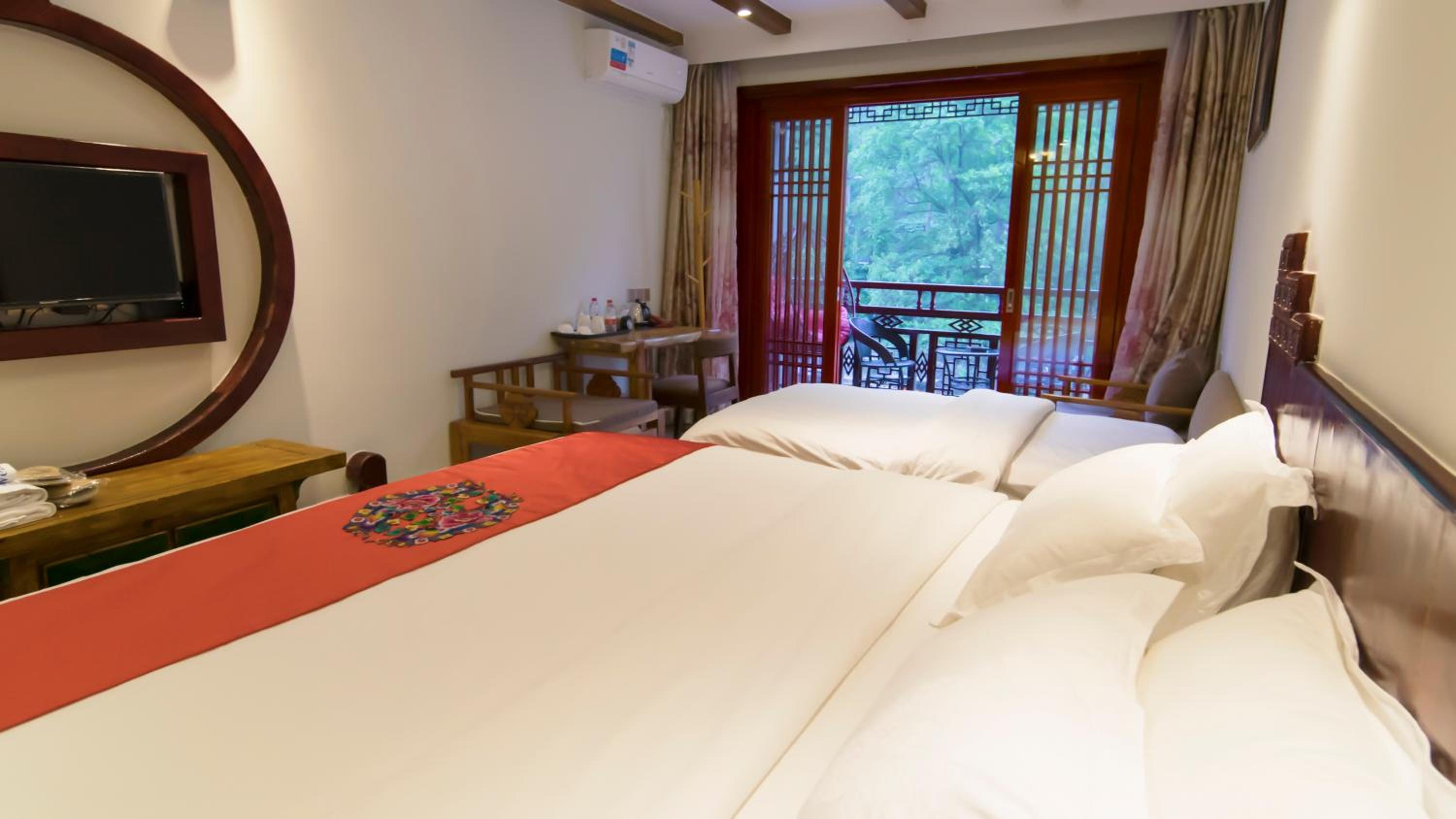 Fenghuang Tujia Ethnic Minority River View Hotel