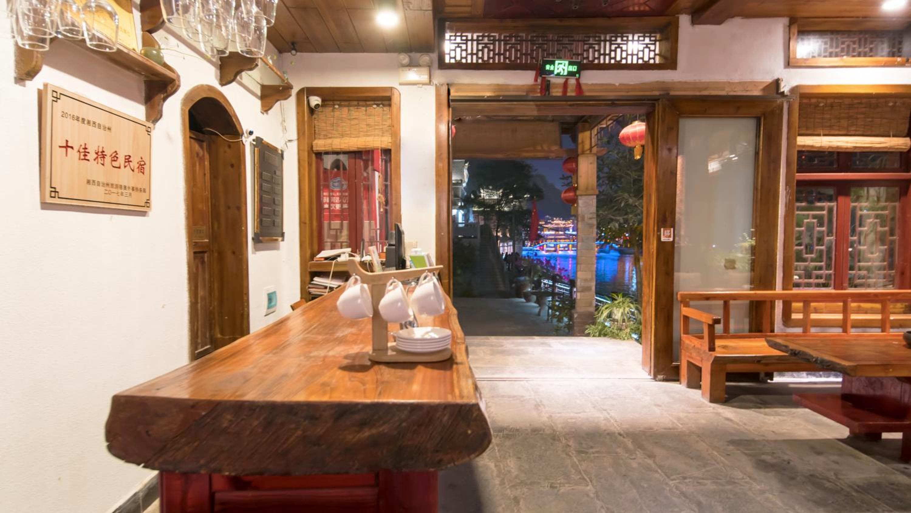 Fenghuang Tujia Ethnic Minority River View Hotel