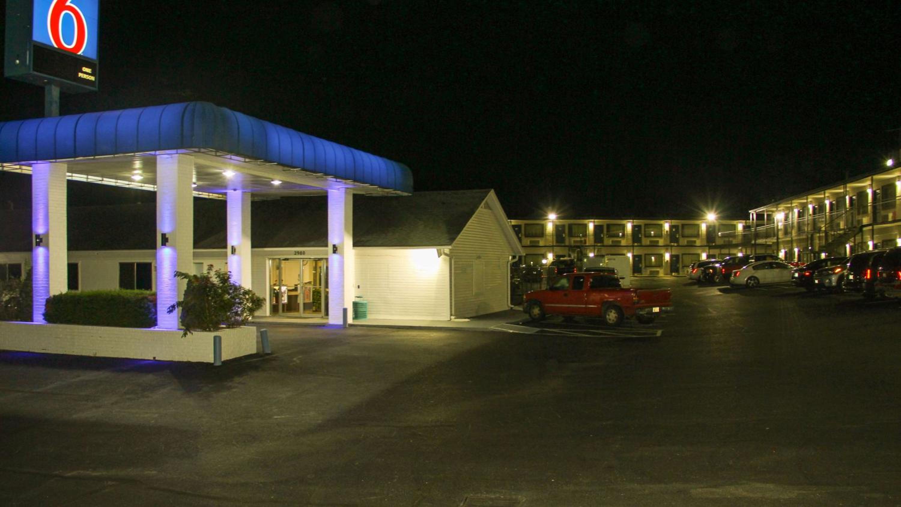 Motel 6-Fayetteville, AR