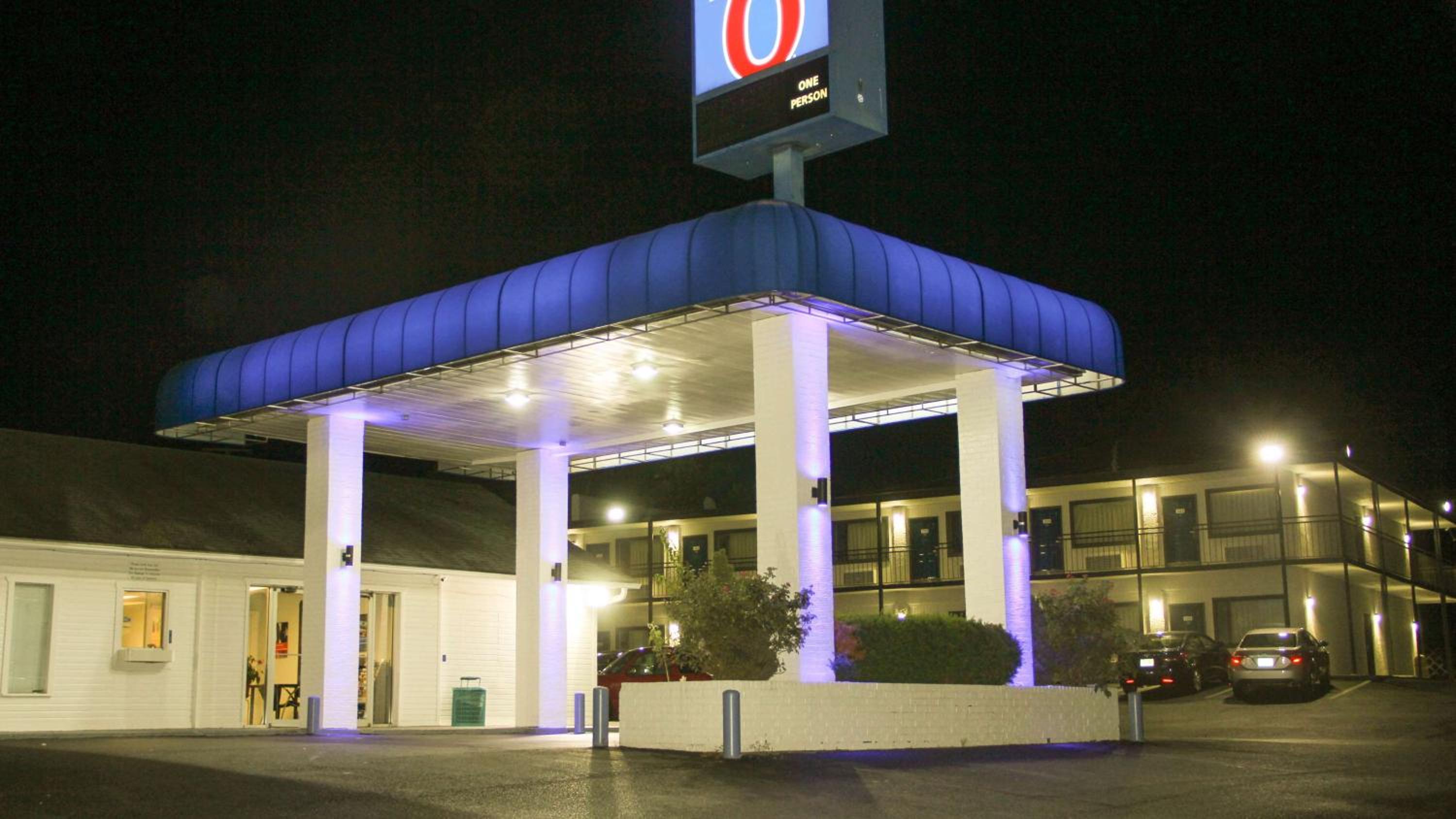 Motel 6-Fayetteville, AR