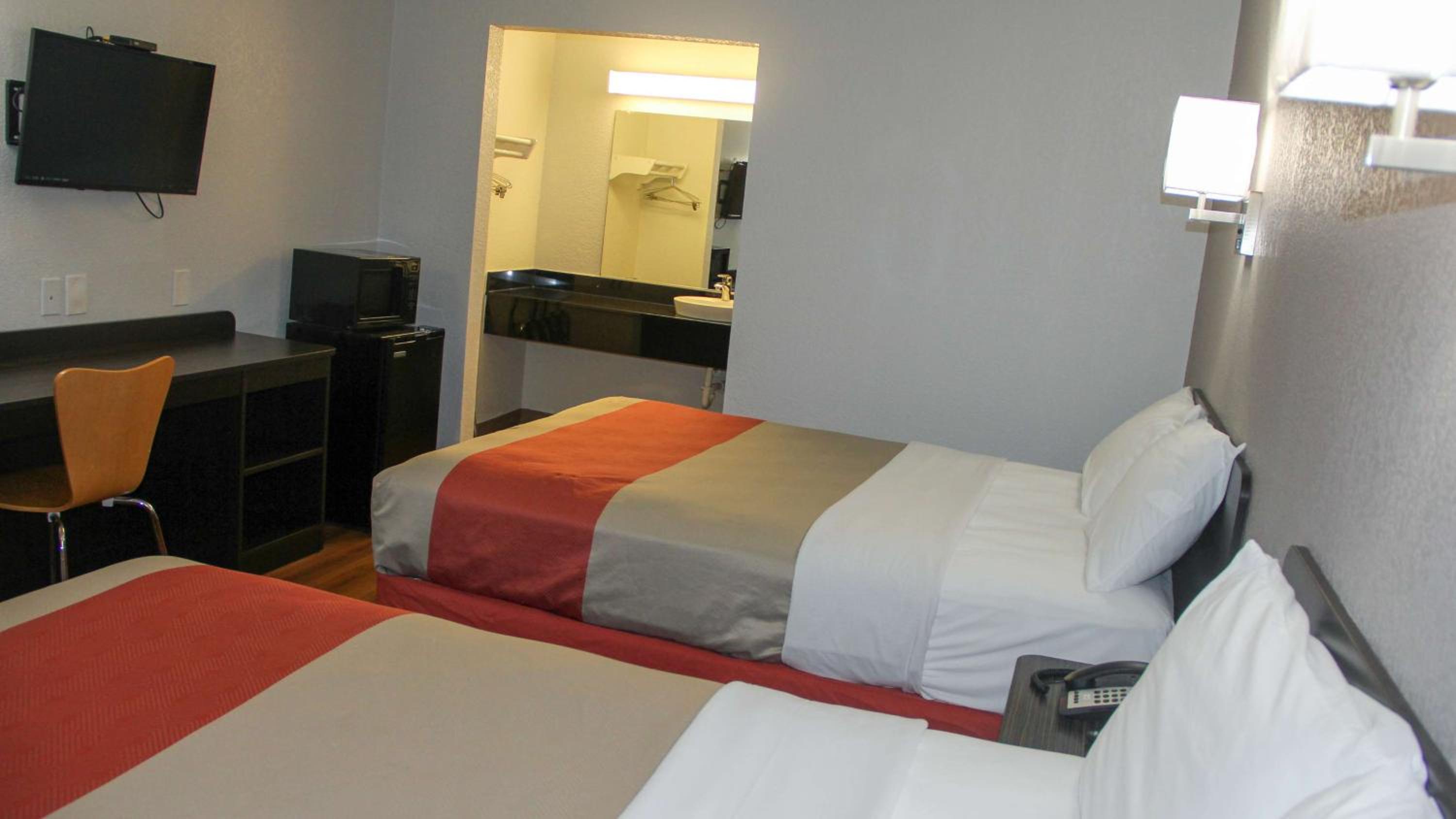 Motel 6-Fayetteville, AR