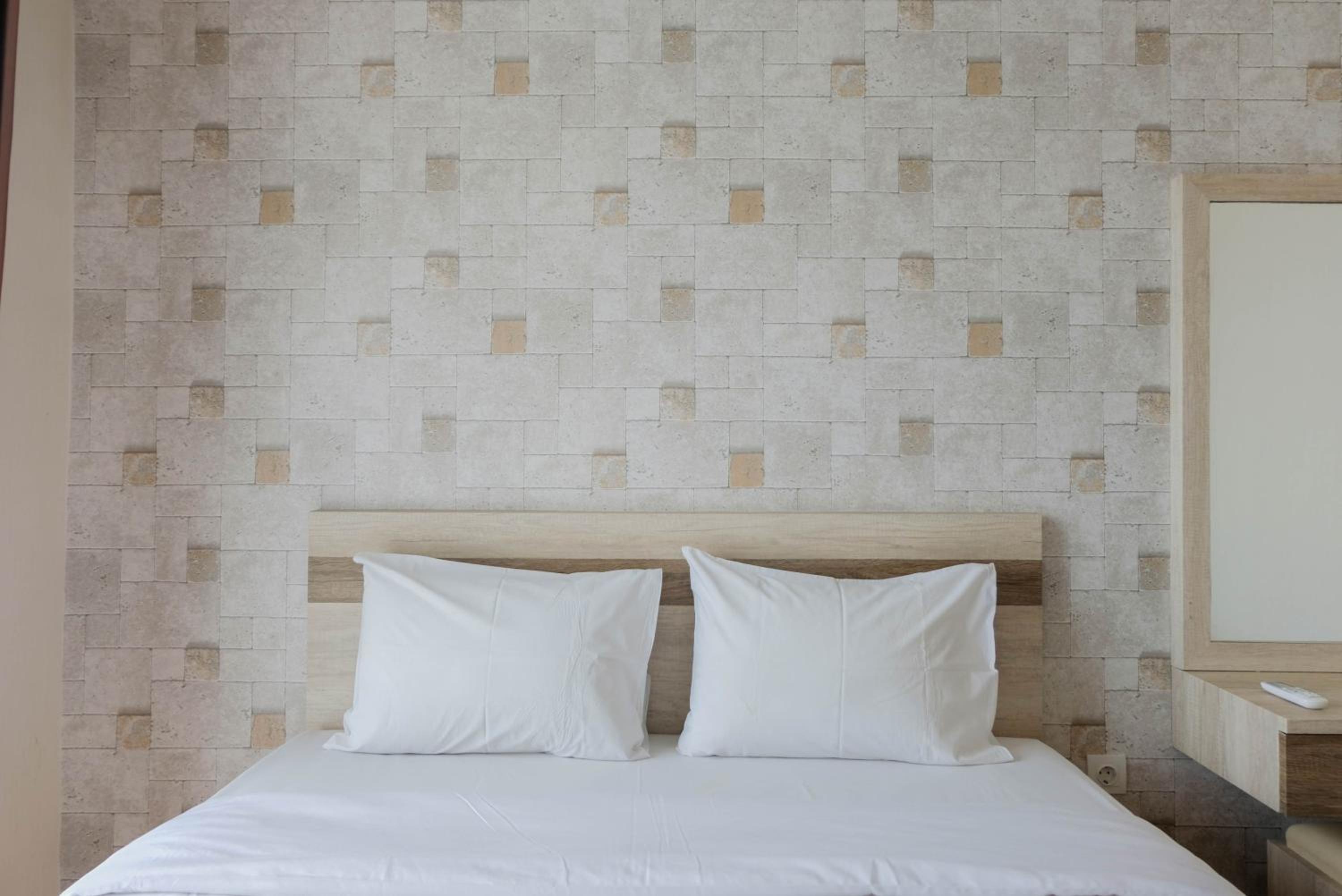 Cozy & Tranquil 1BR Apartment Casa De Parco BSD By Travelio view 3