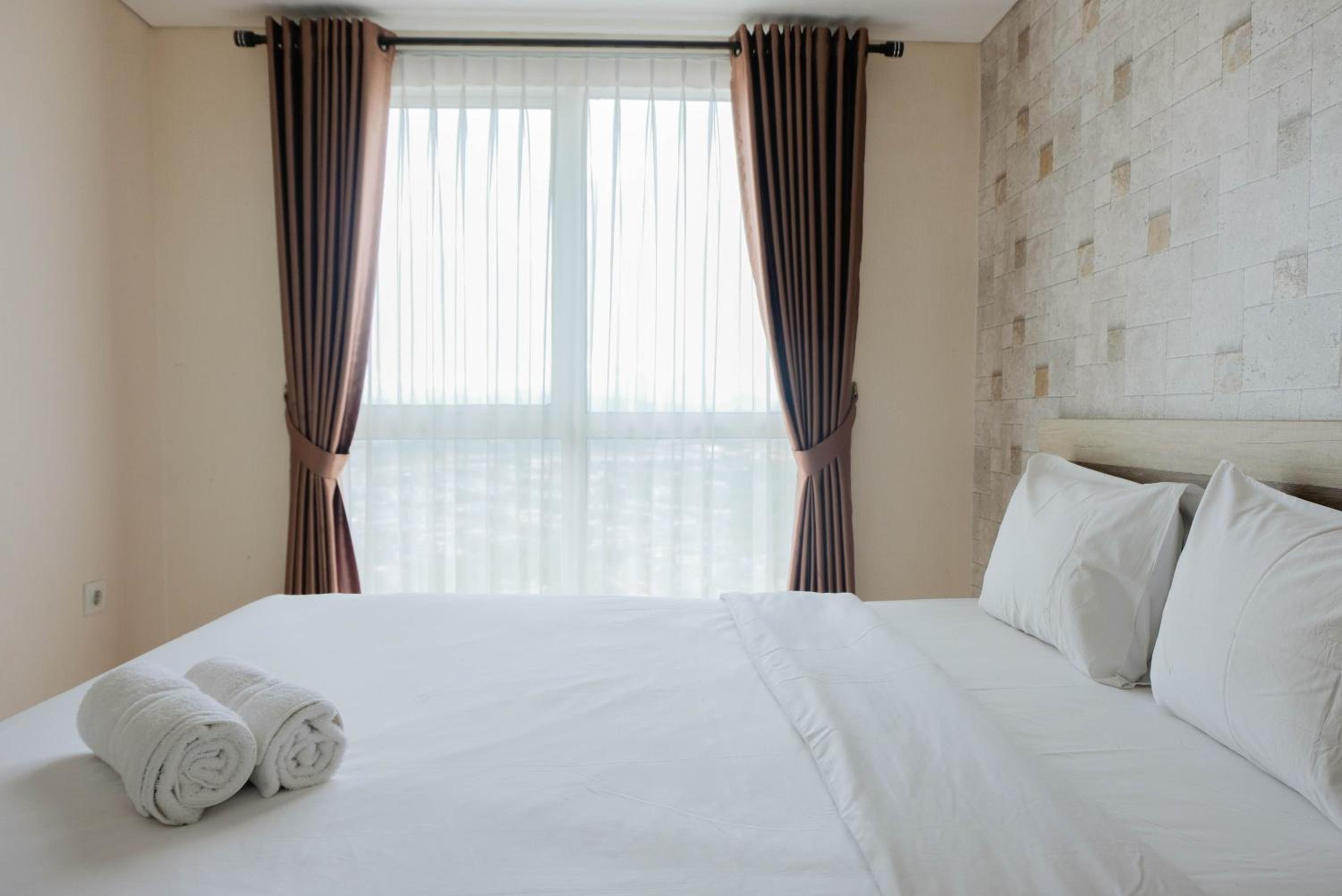 Cozy & Tranquil 1BR Apartment Casa De Parco BSD By Travelio view 4