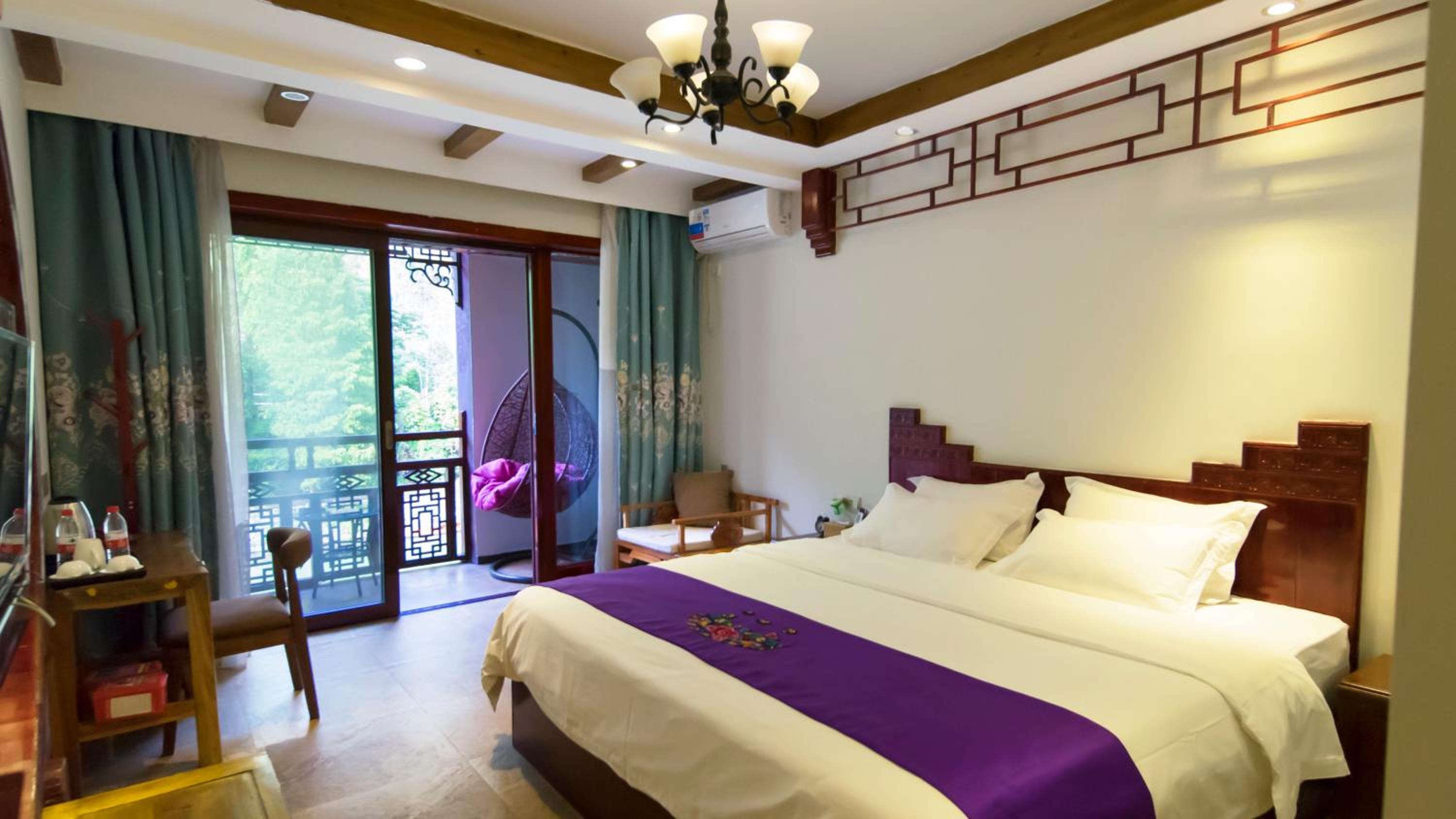 Fenghuang Tujia Ethnic Minority River View Hotel