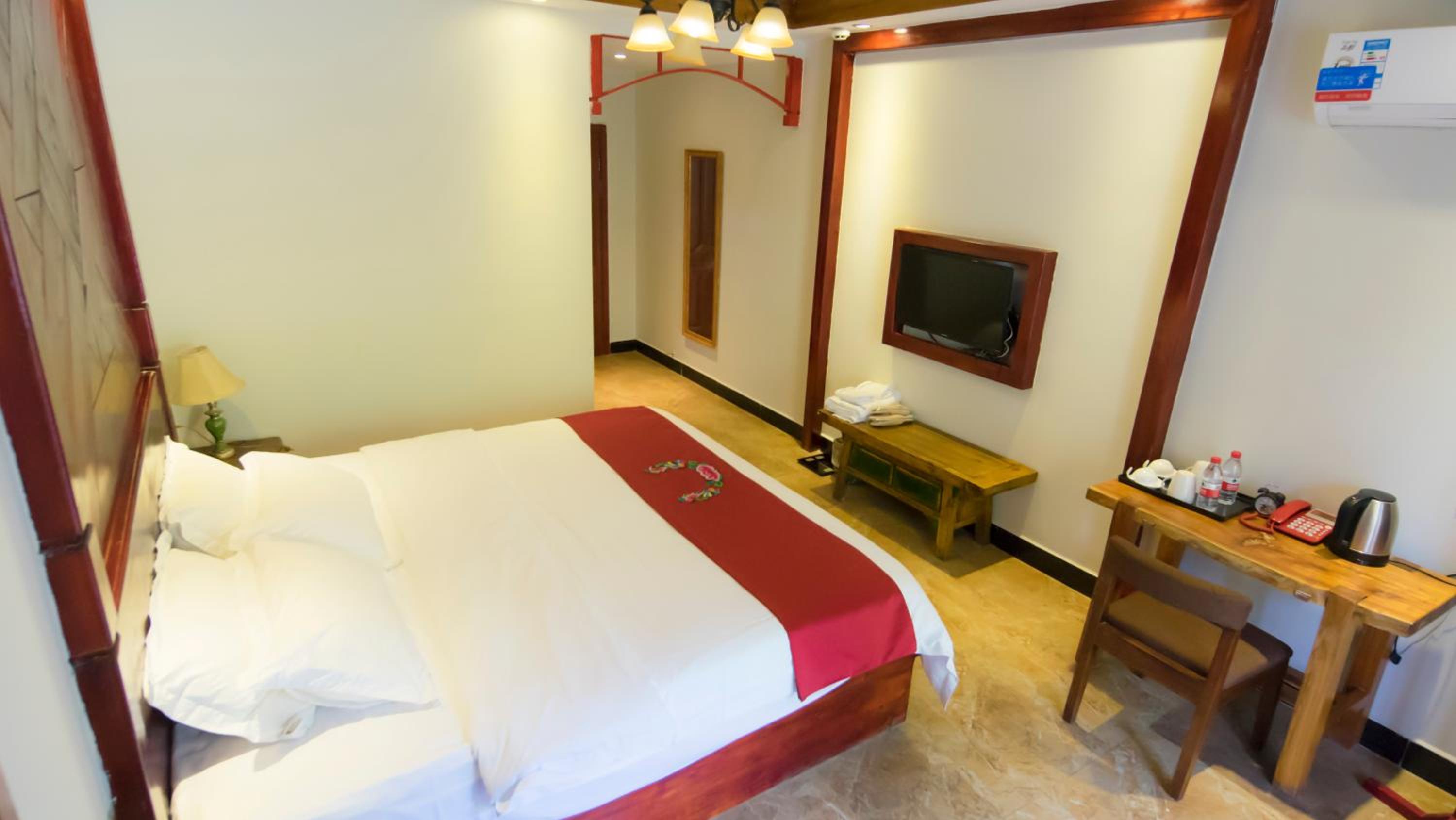Fenghuang Tujia Ethnic Minority River View Hotel