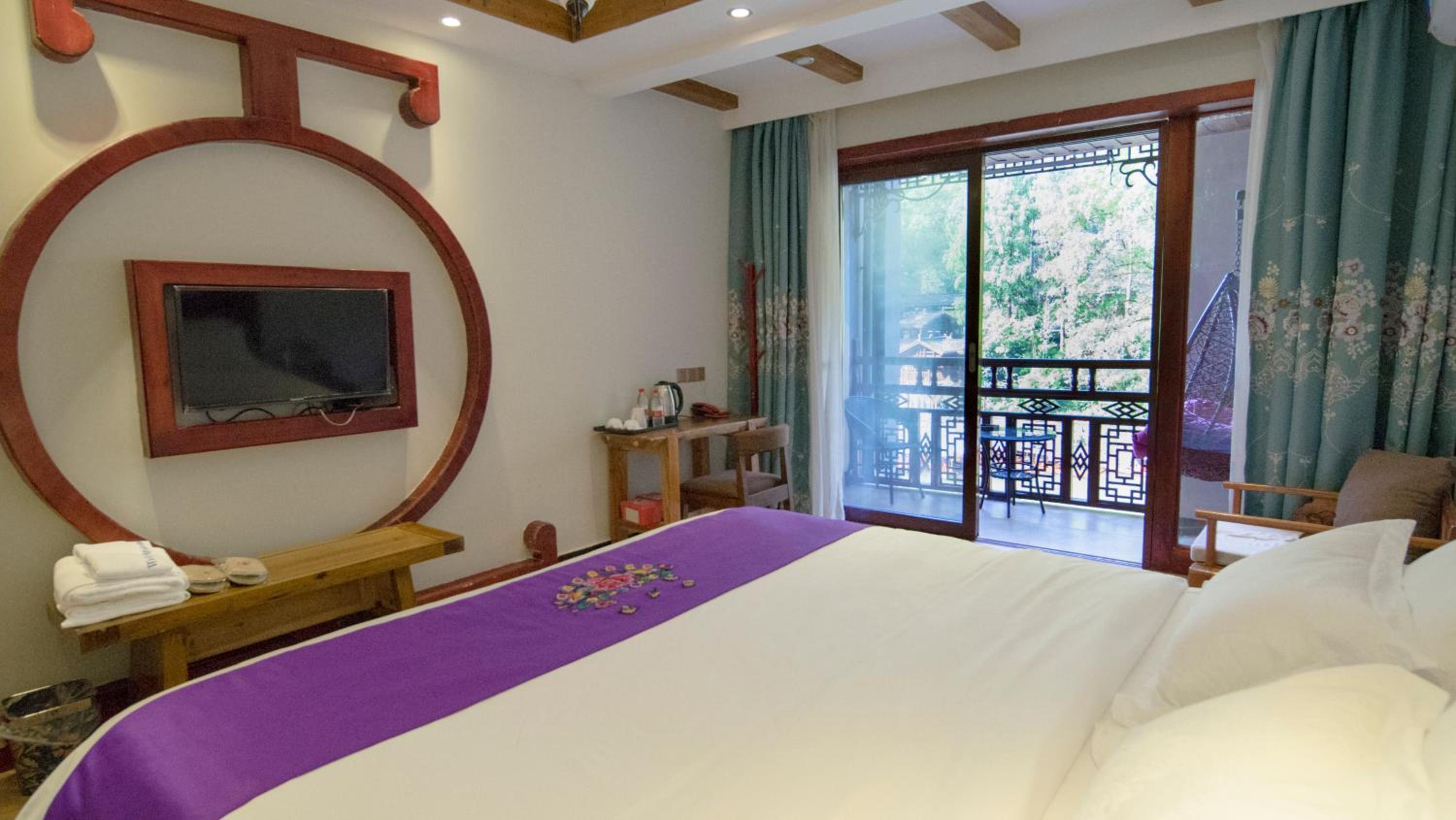 Fenghuang Tujia Ethnic Minority River View Hotel