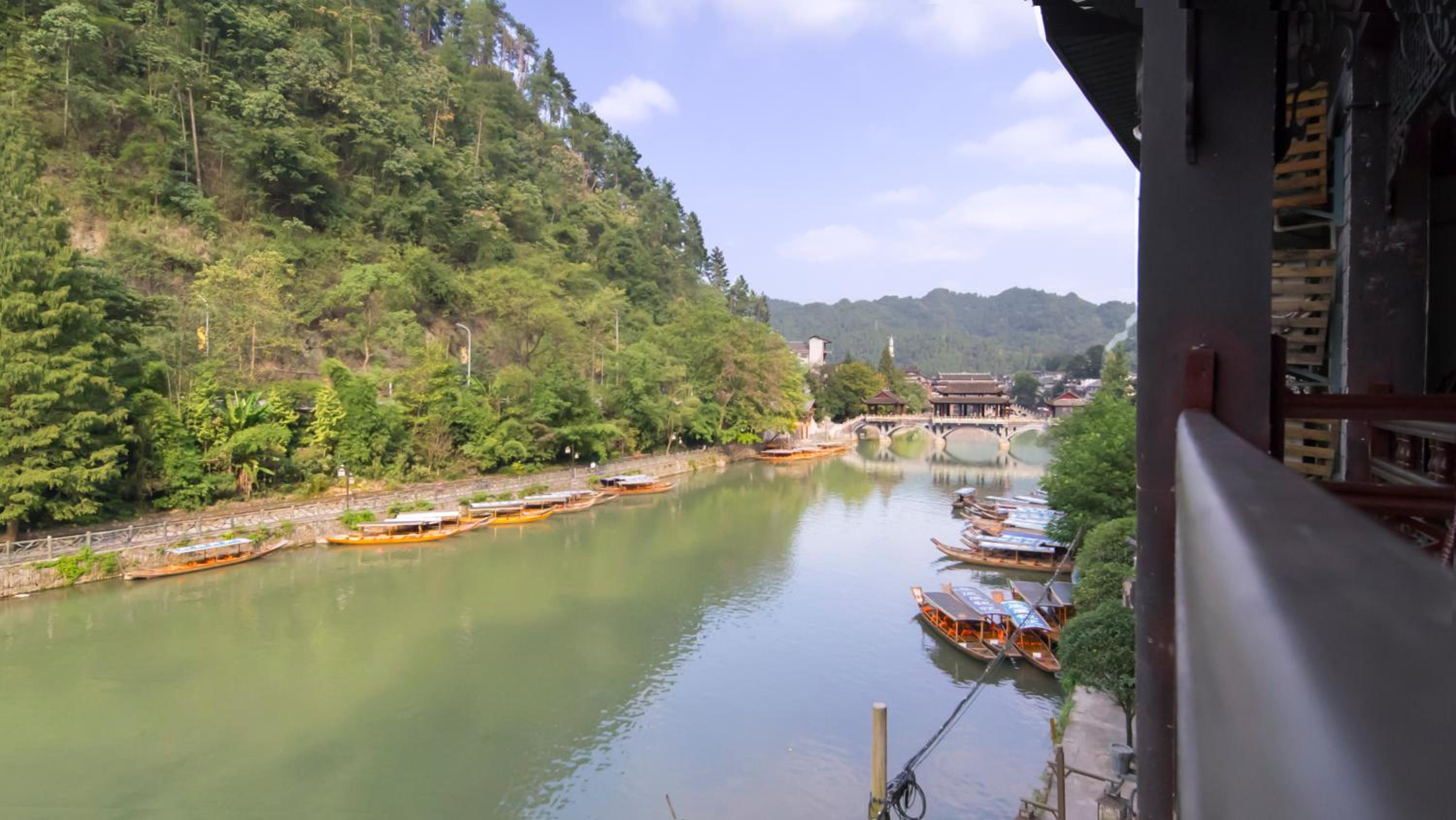 Fenghuang Tujia Ethnic Minority River View Hotel