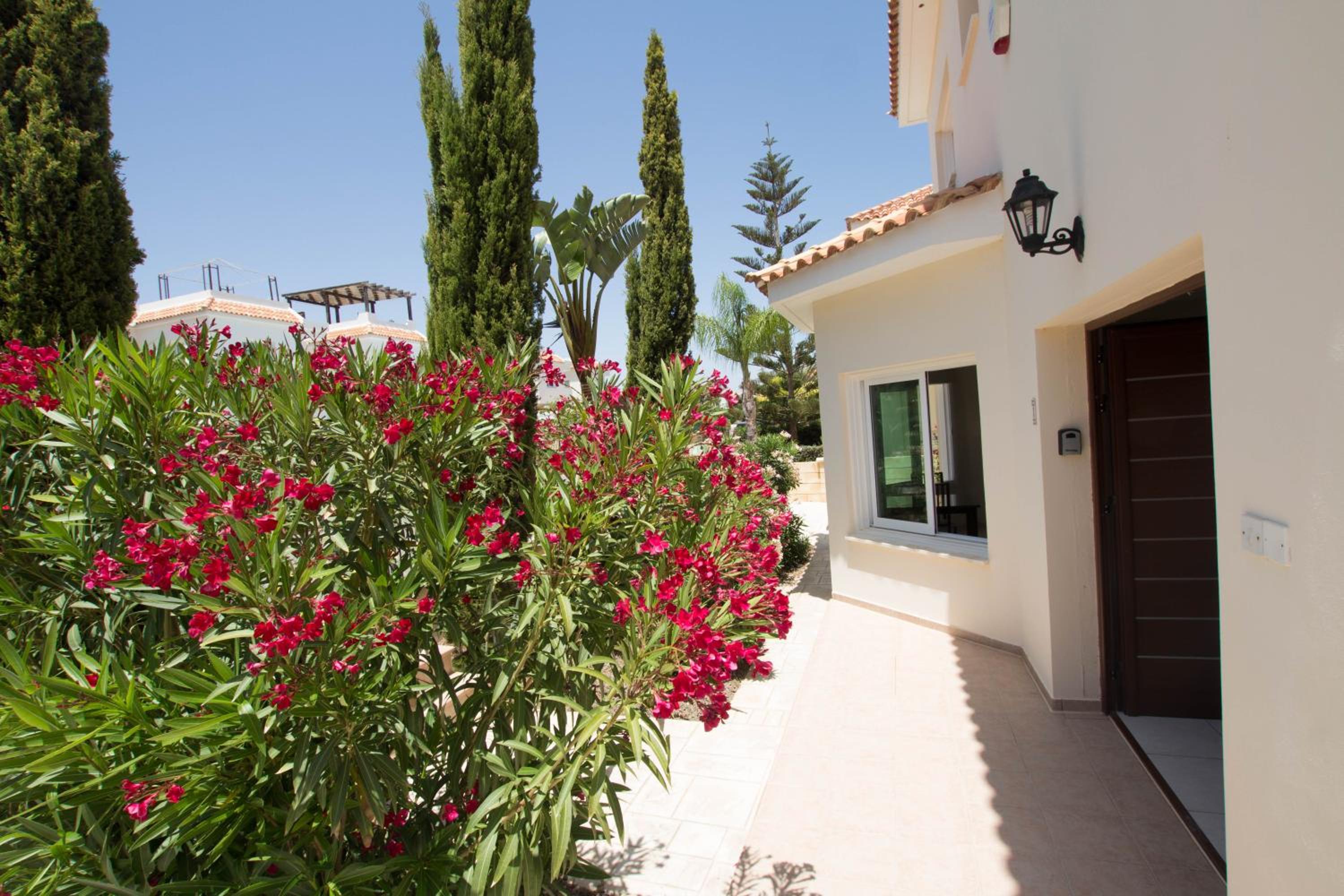 Villa Sea holly Front Line