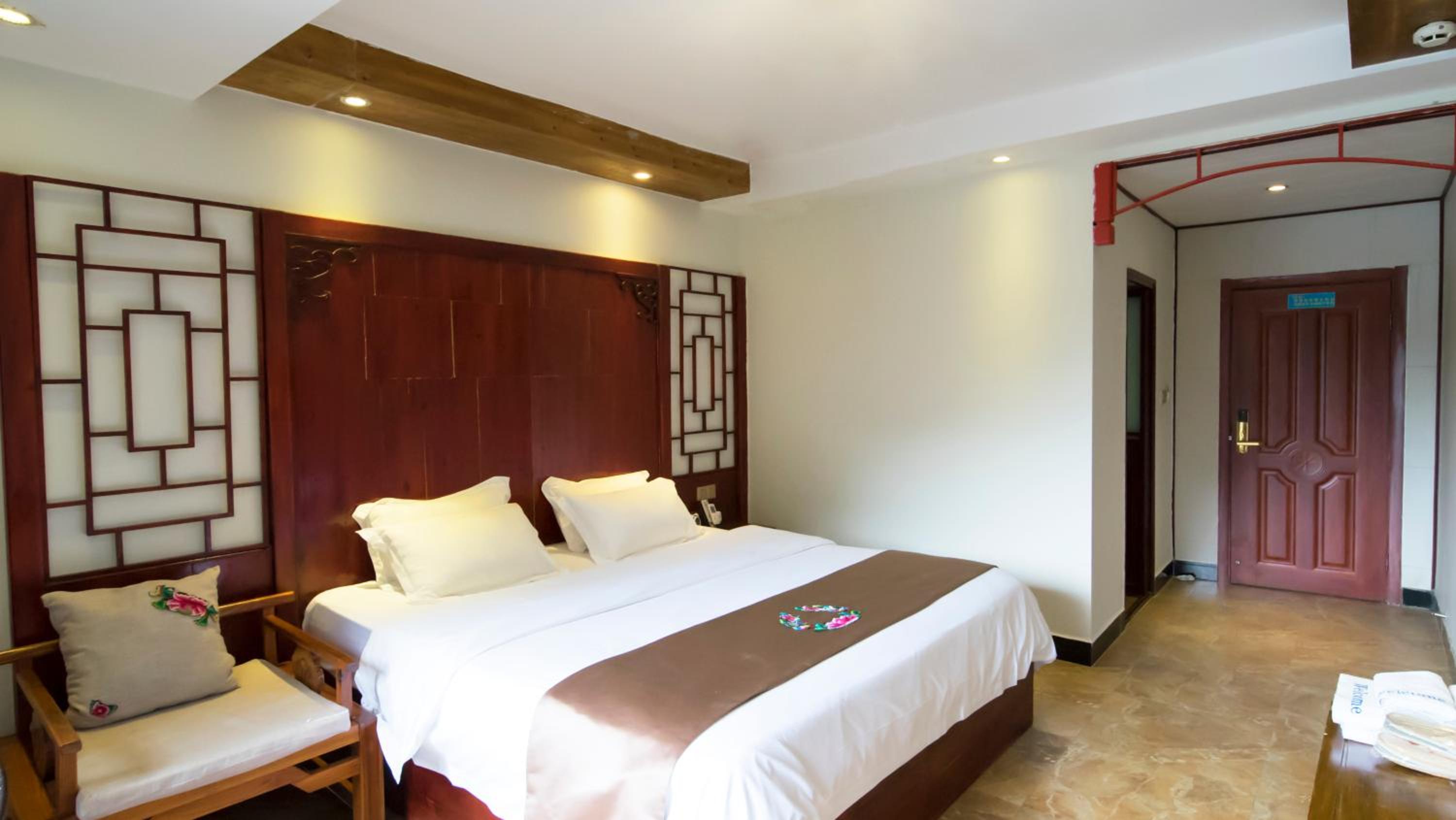 Fenghuang Tujia Ethnic Minority River View Hotel