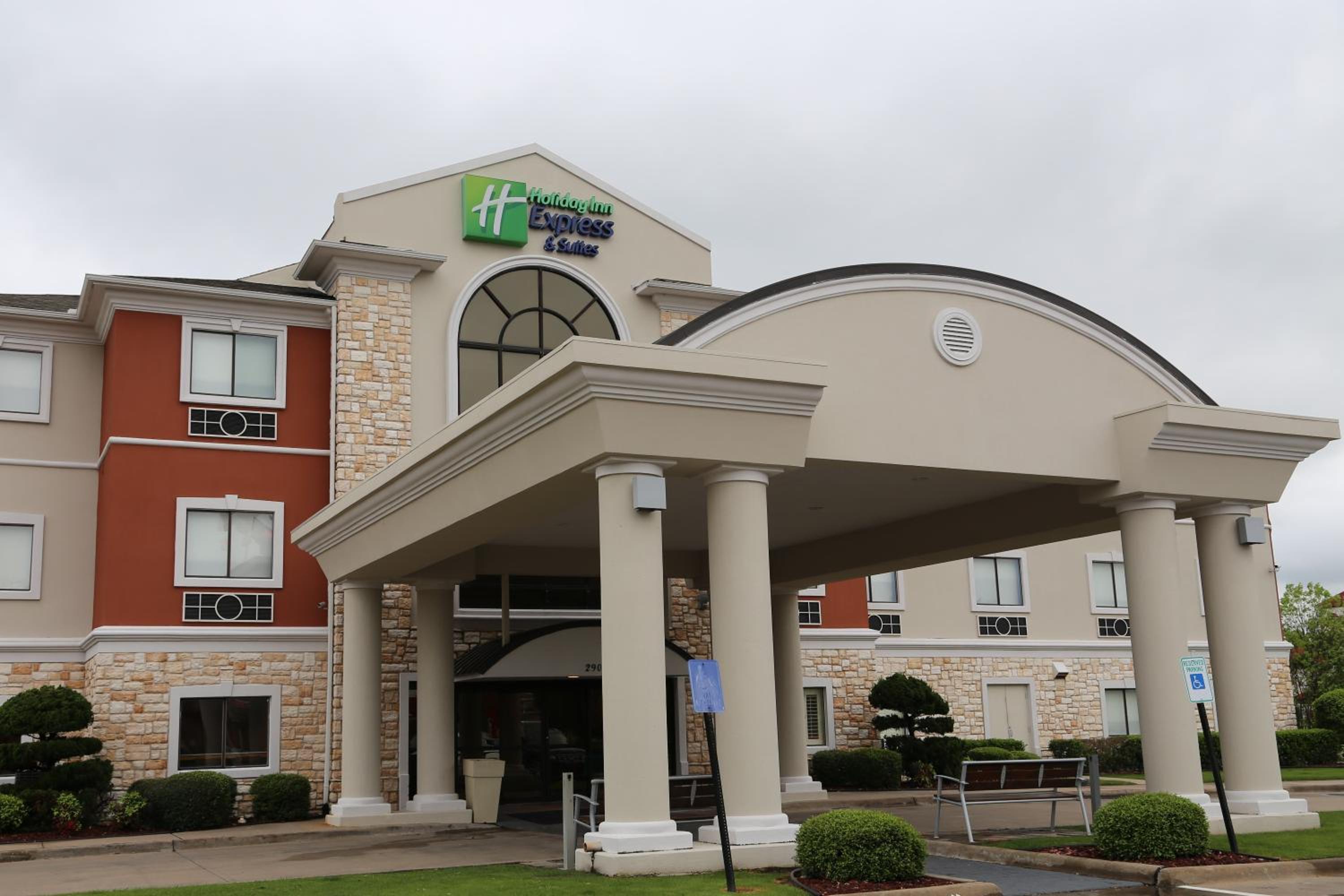 Greenville Vacations - Holiday Inn Express Hotel  Suites Greenville, an IHG Hotel - Property Image 1