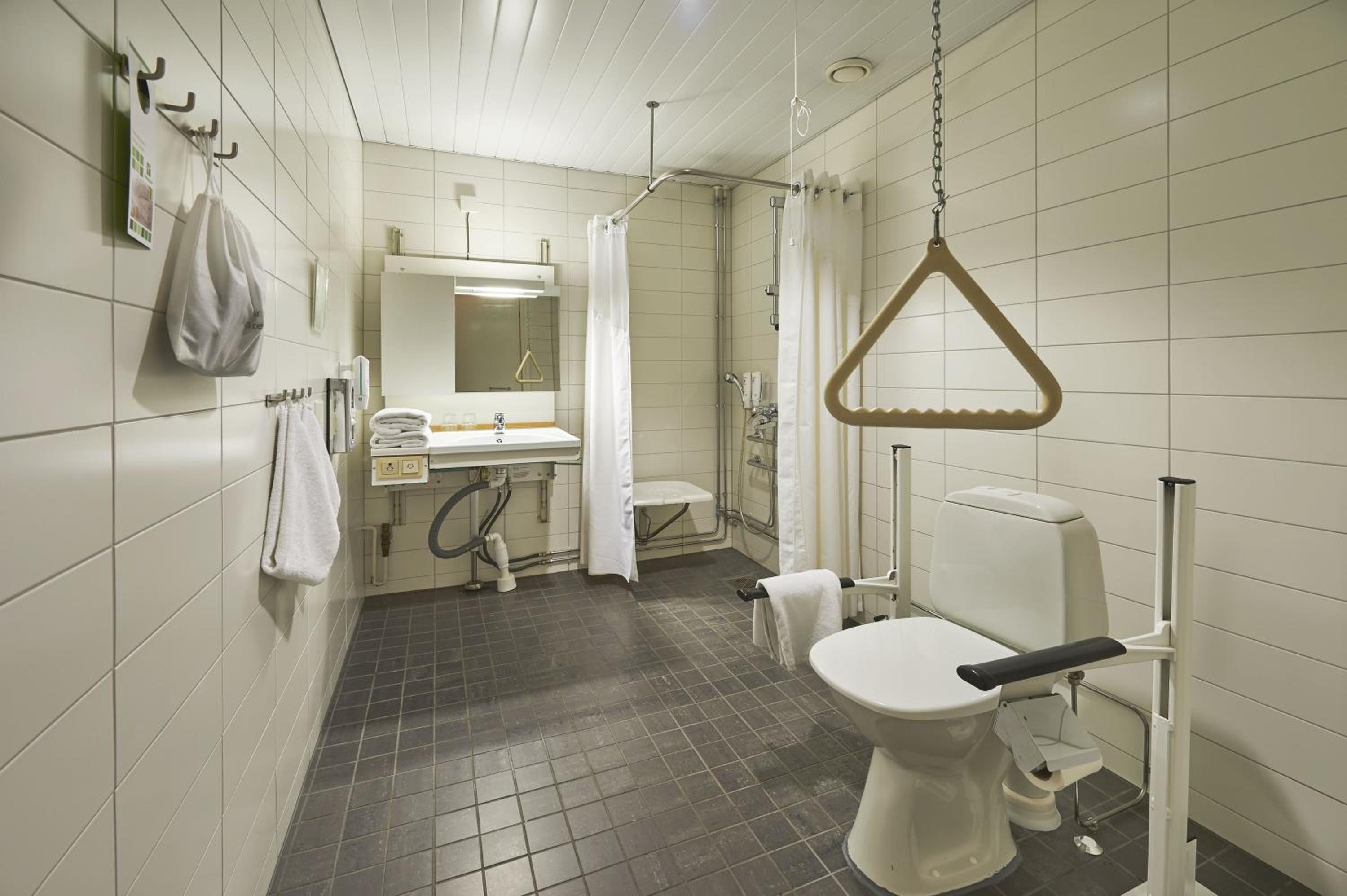Vantaa Vacations - Holiday Inn Helsinki-Vantaa Airport, an IHG Hotel - Property Image 2