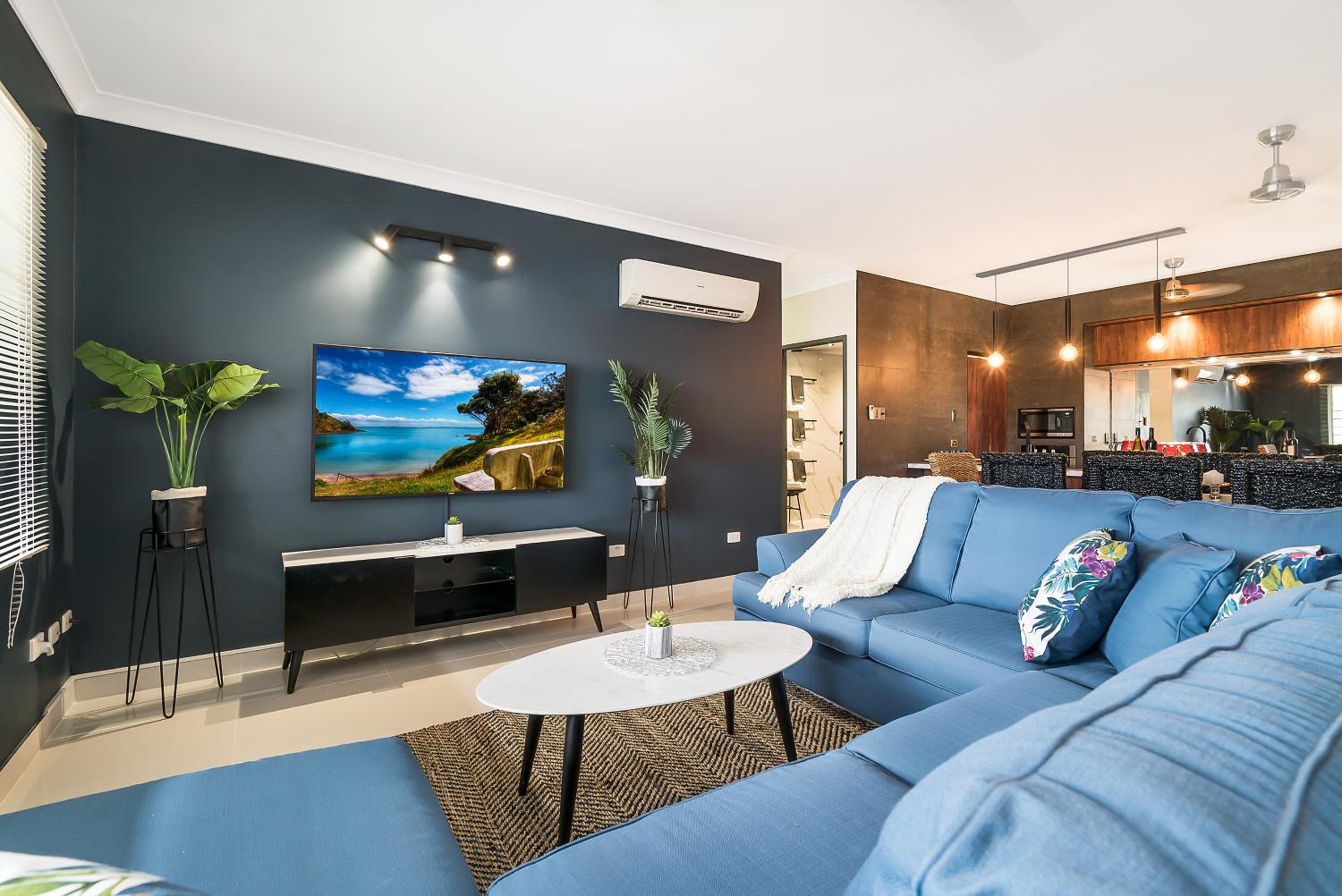 4 BDR Gardens Escape Inner City Townhouse with Secure Parking and Spa