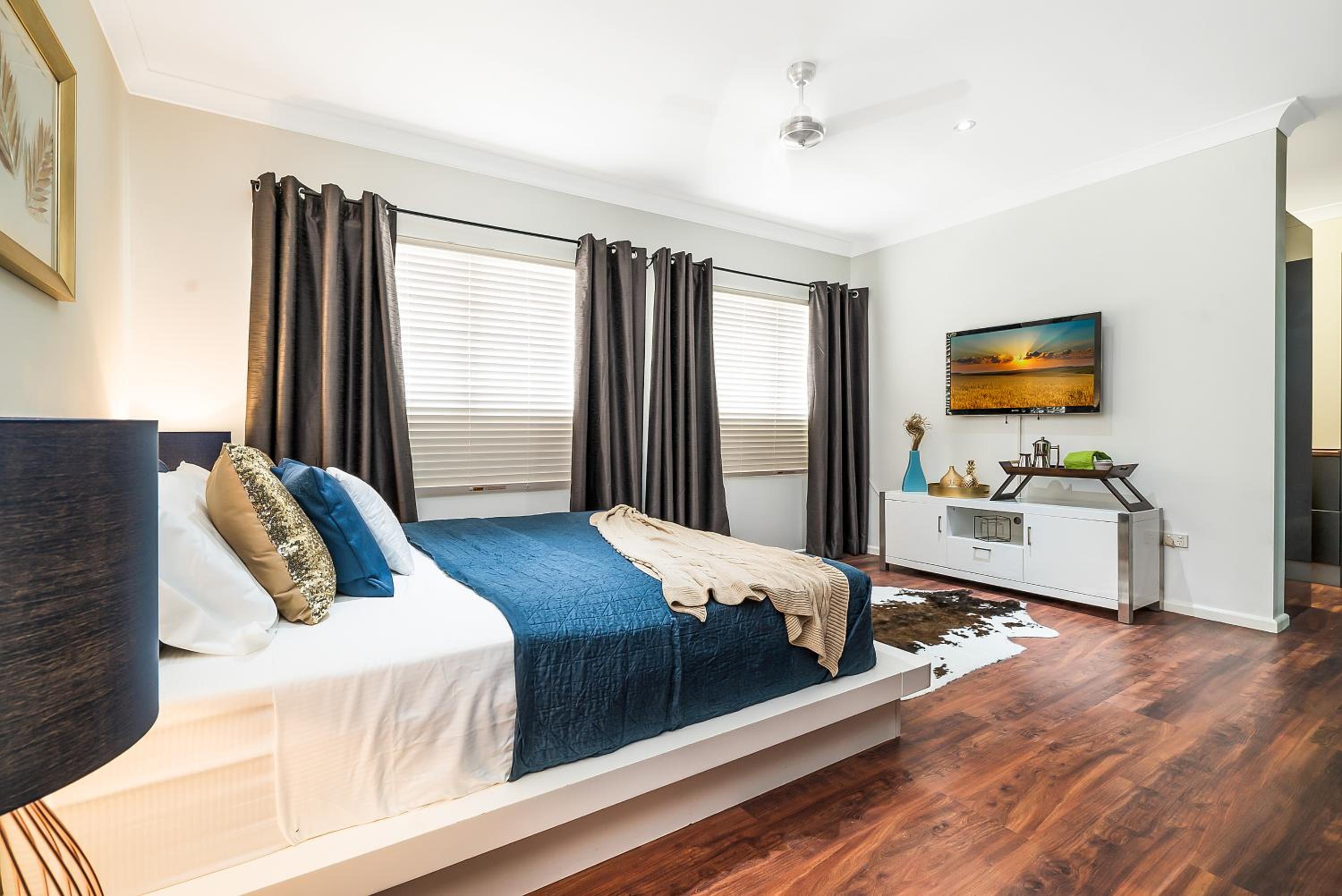 4 BDR Gardens Escape Inner City Townhouse with Secure Parking and Spa