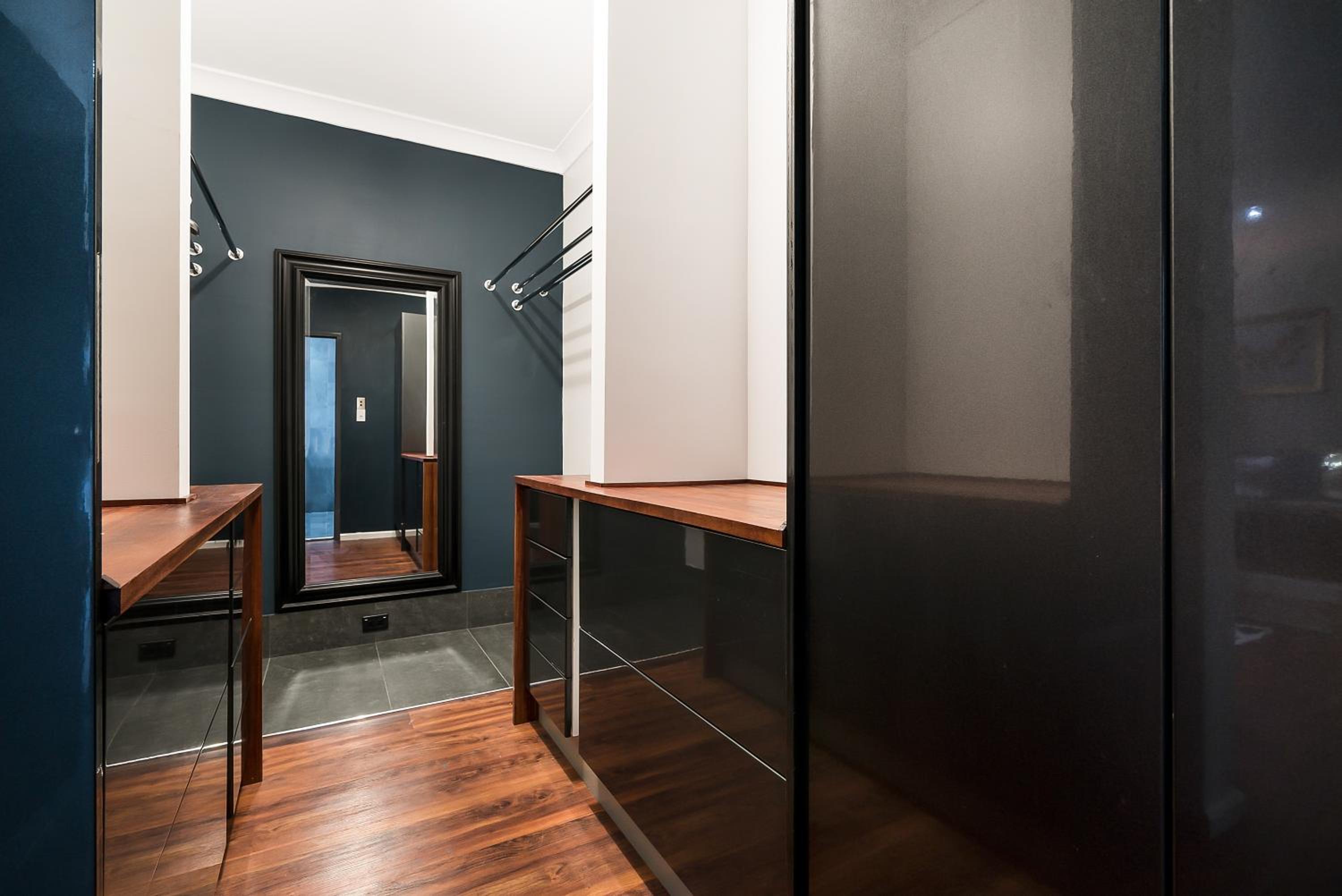 4 BDR Gardens Escape Inner City Townhouse with Secure Parking and Spa