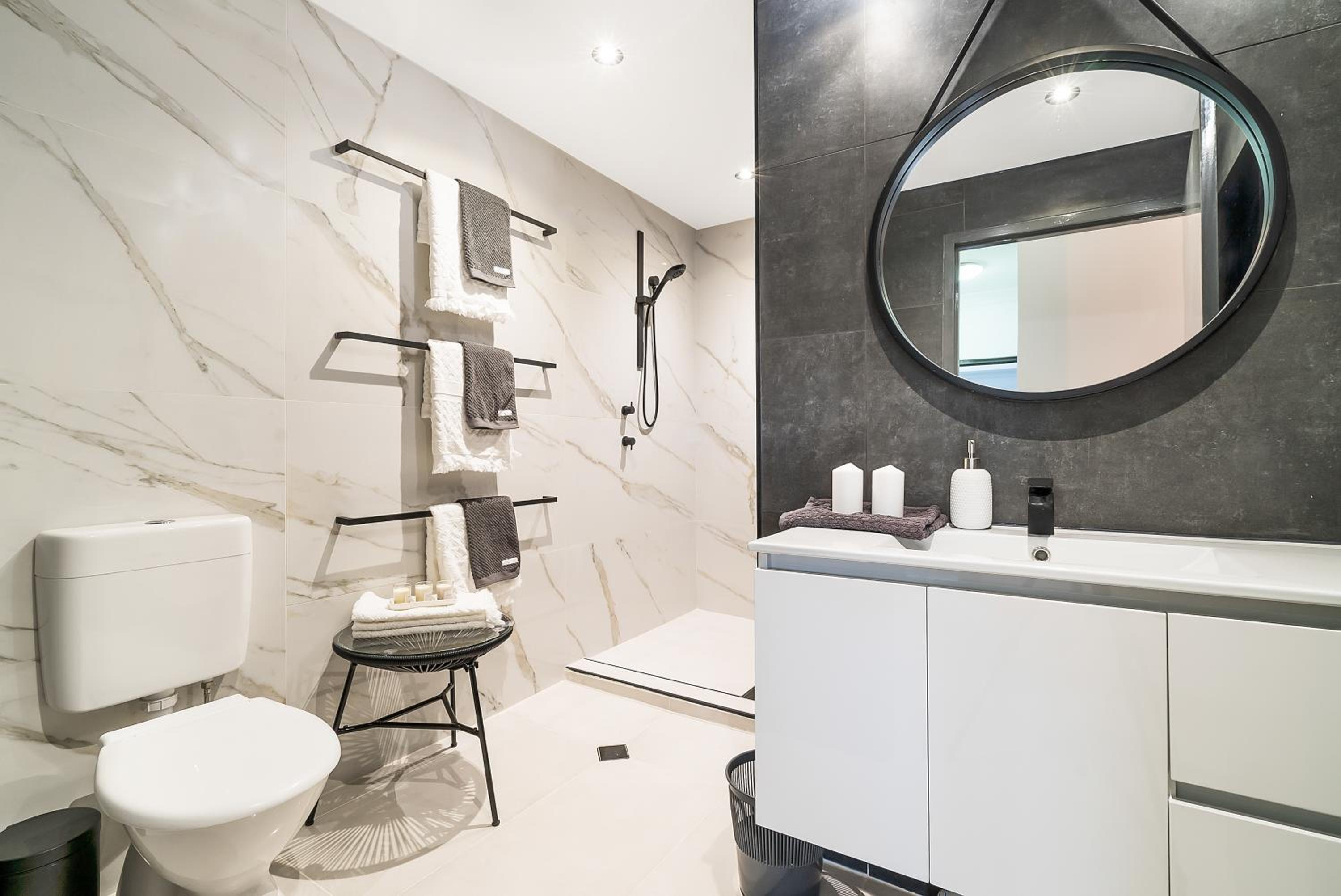 4 BDR Gardens Escape Inner City Townhouse with Secure Parking and Spa