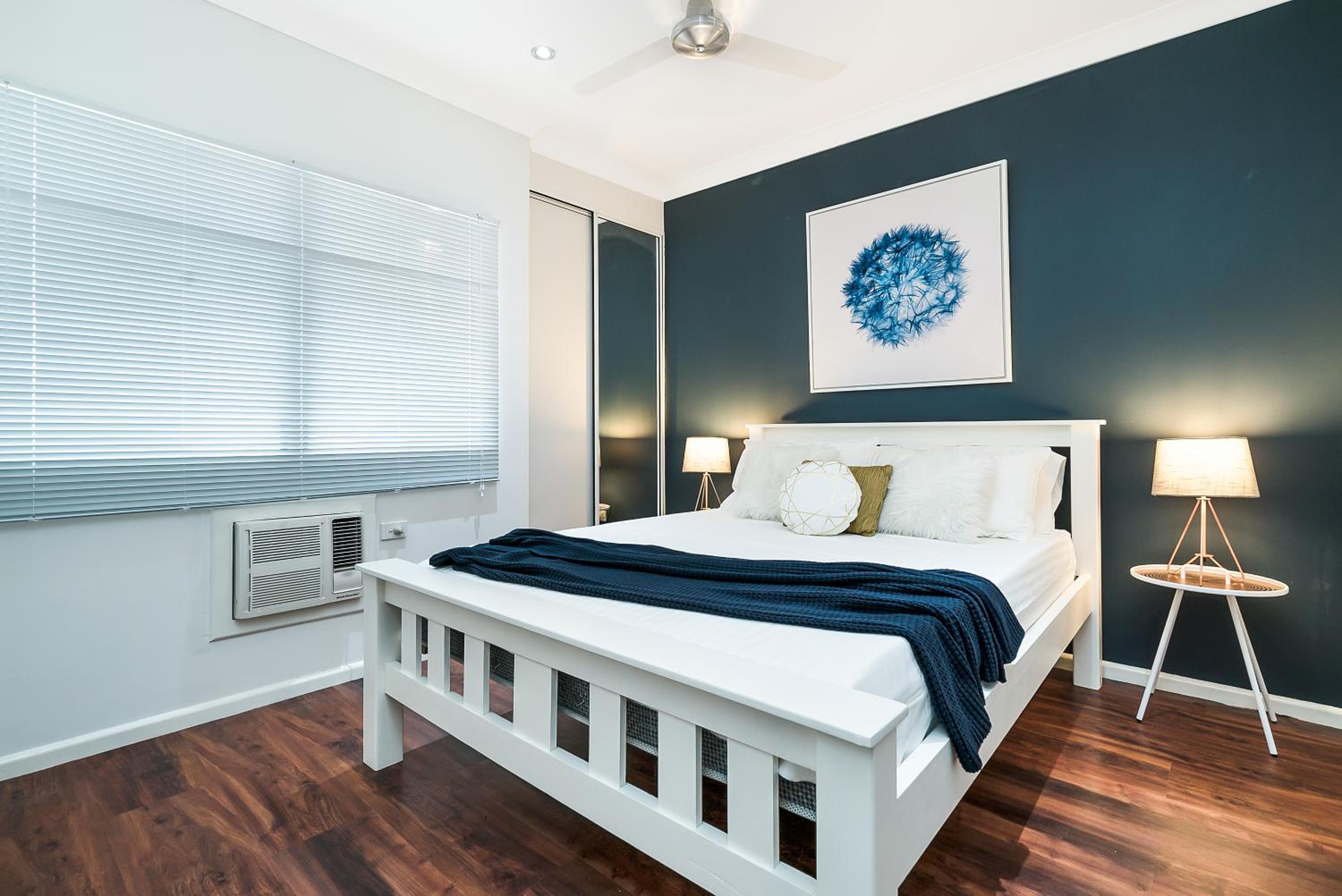 4 BDR Gardens Escape Inner City Townhouse with Secure Parking and Spa