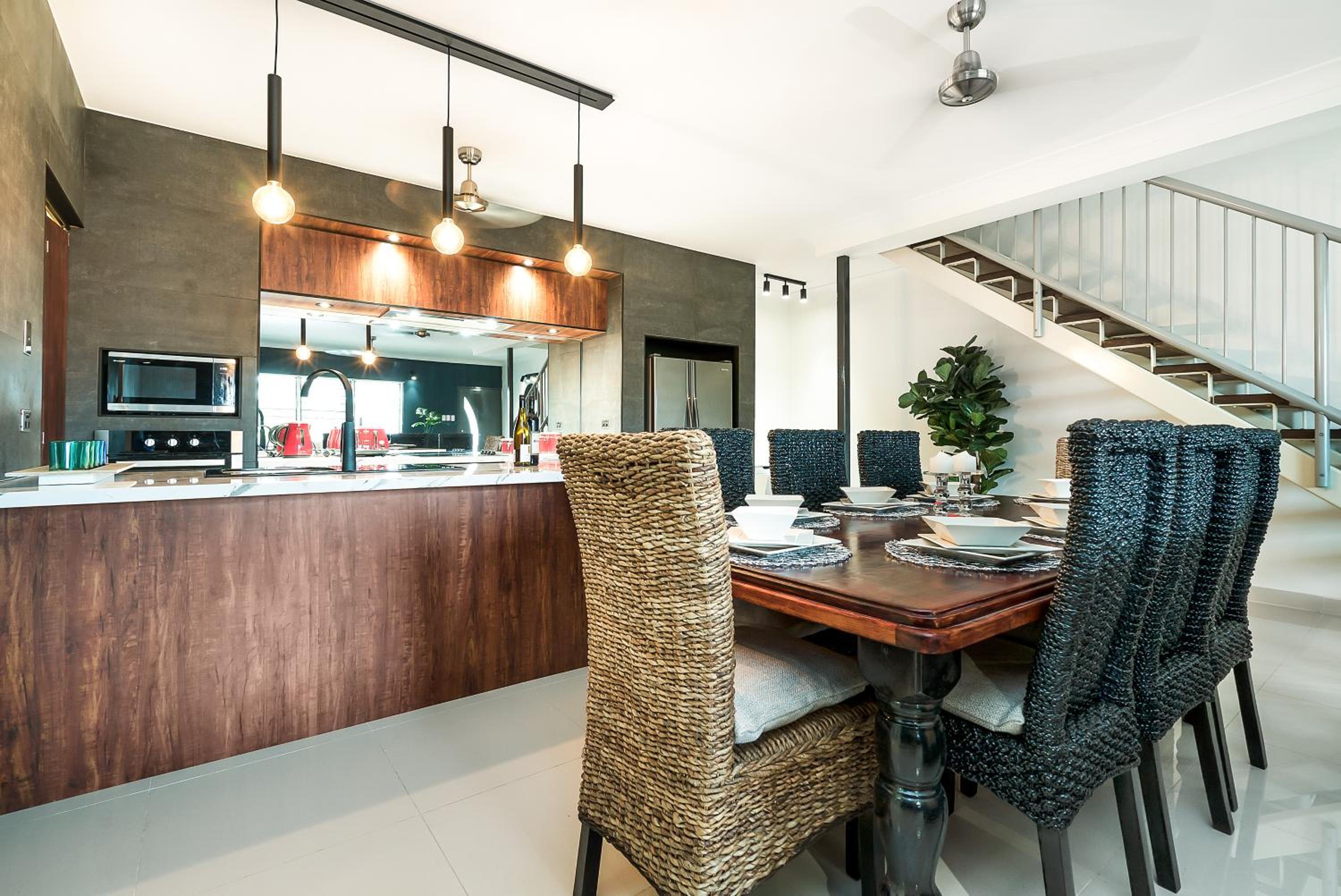 4 BDR Gardens Escape Inner City Townhouse with Secure Parking and Spa