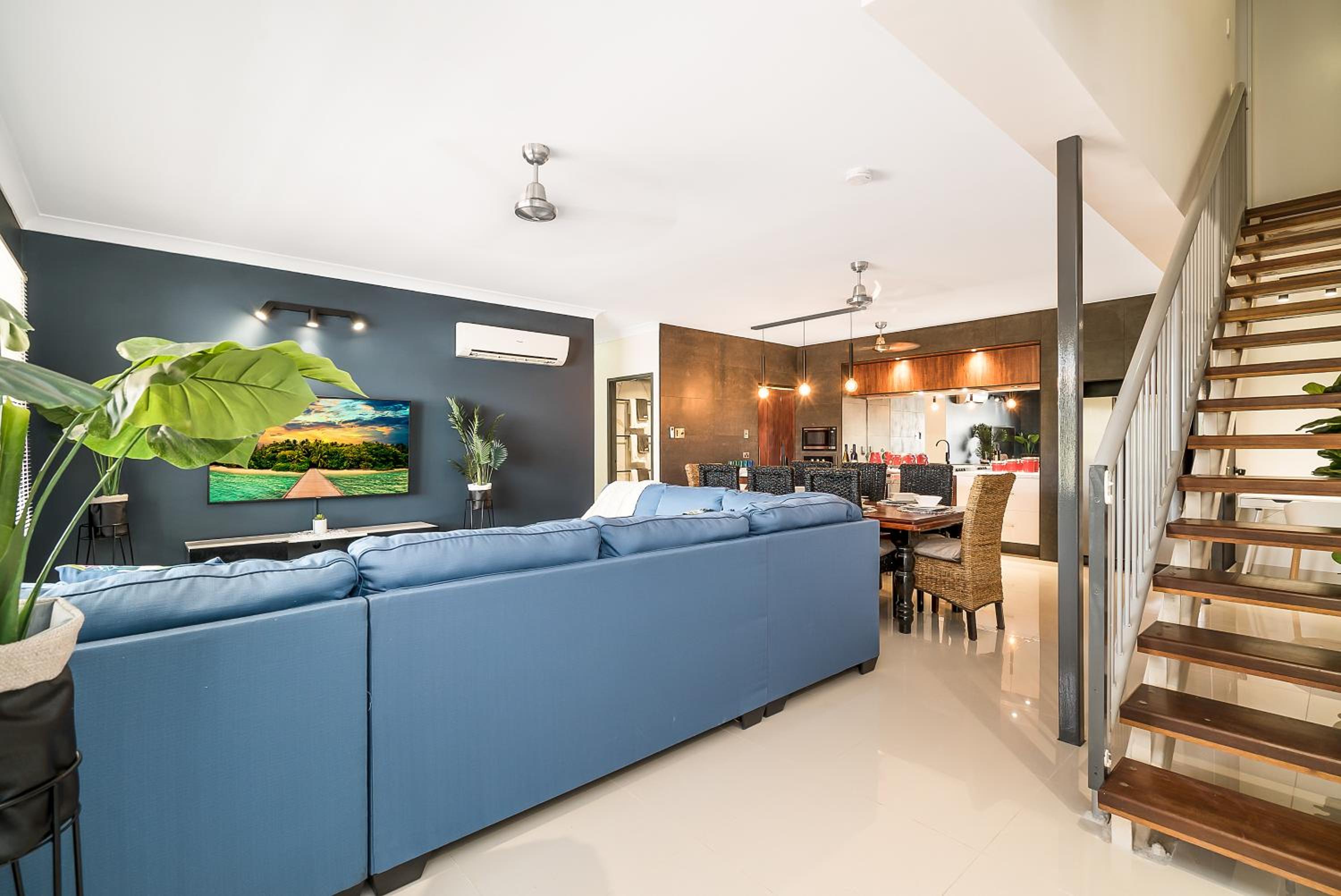 4 BDR Gardens Escape Inner City Townhouse with Secure Parking and Spa