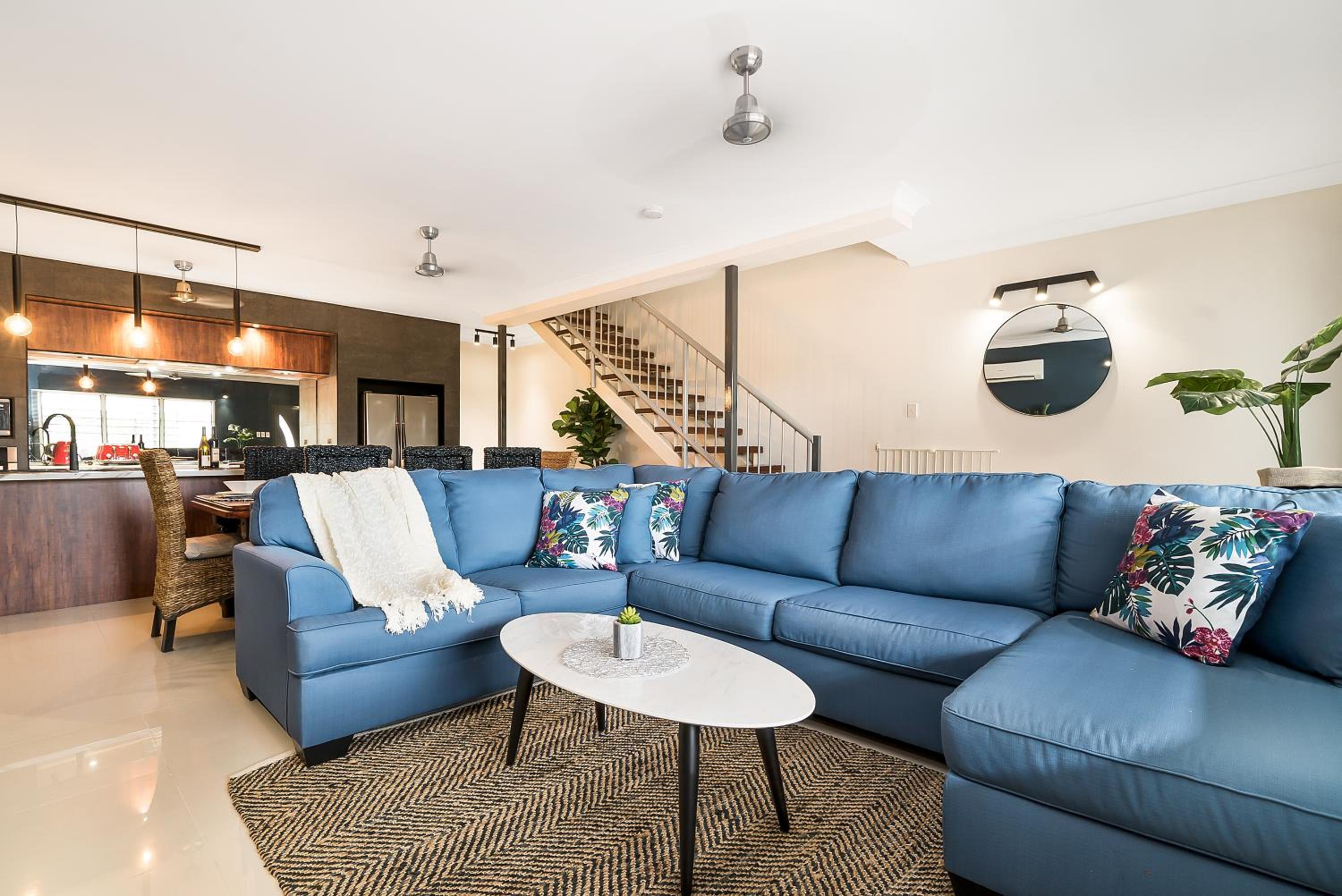 4 BDR Gardens Escape Inner City Townhouse with Secure Parking and Spa