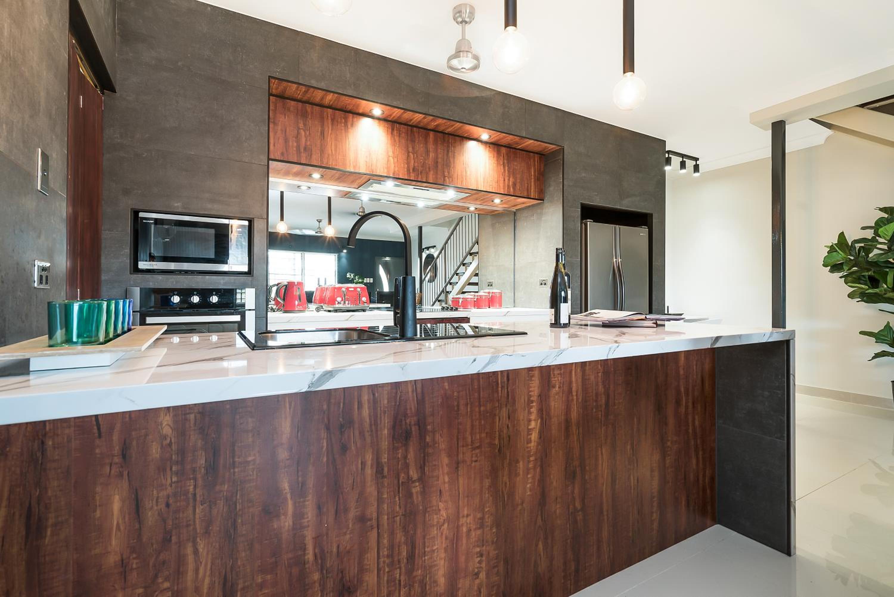 4 BDR Gardens Escape Inner City Townhouse with Secure Parking and Spa