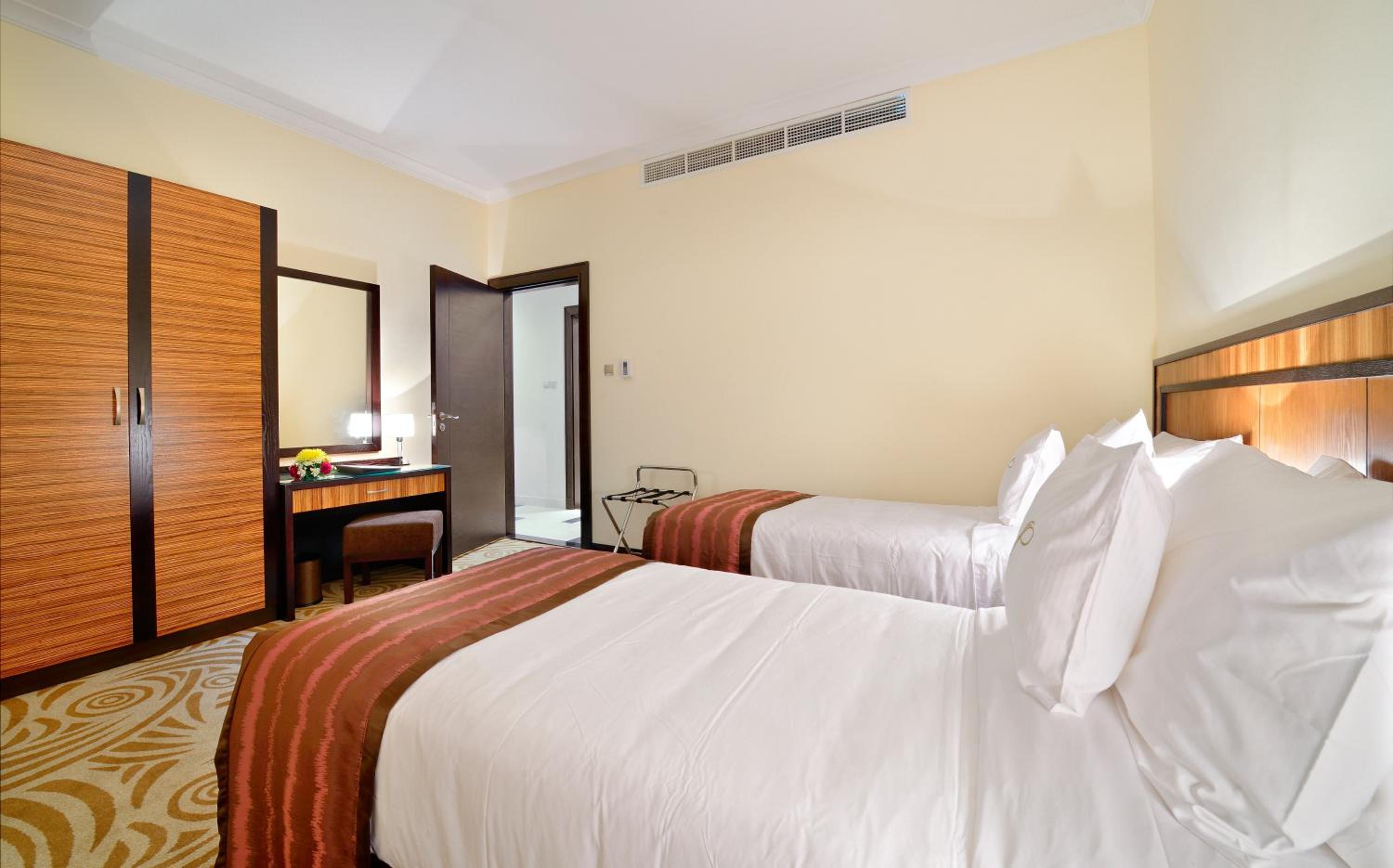 Al Majaz Premiere Hotel Apartments - Image 4