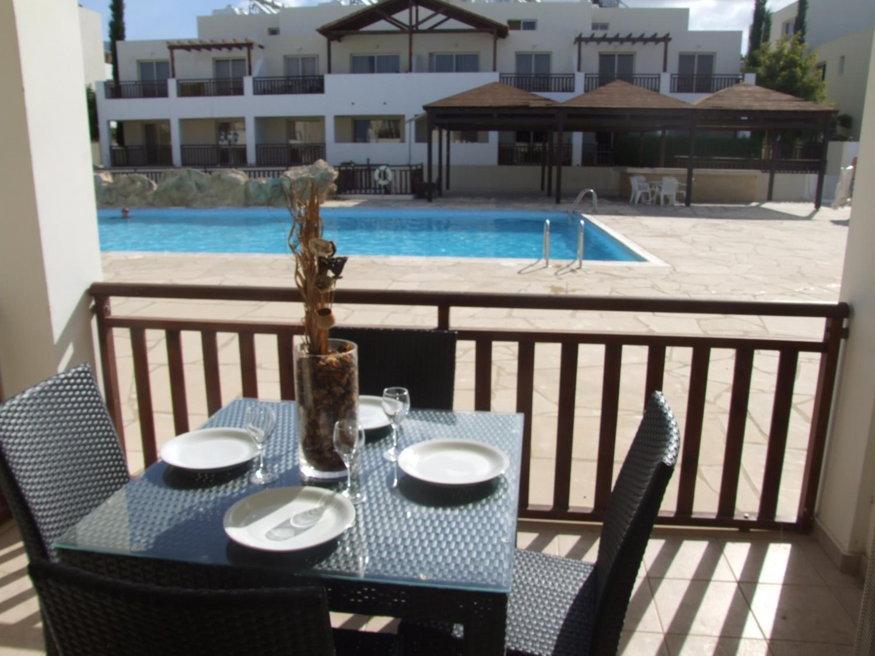 Studio with shower room E3, full kitchen, poolside, FREE WIFI view 3