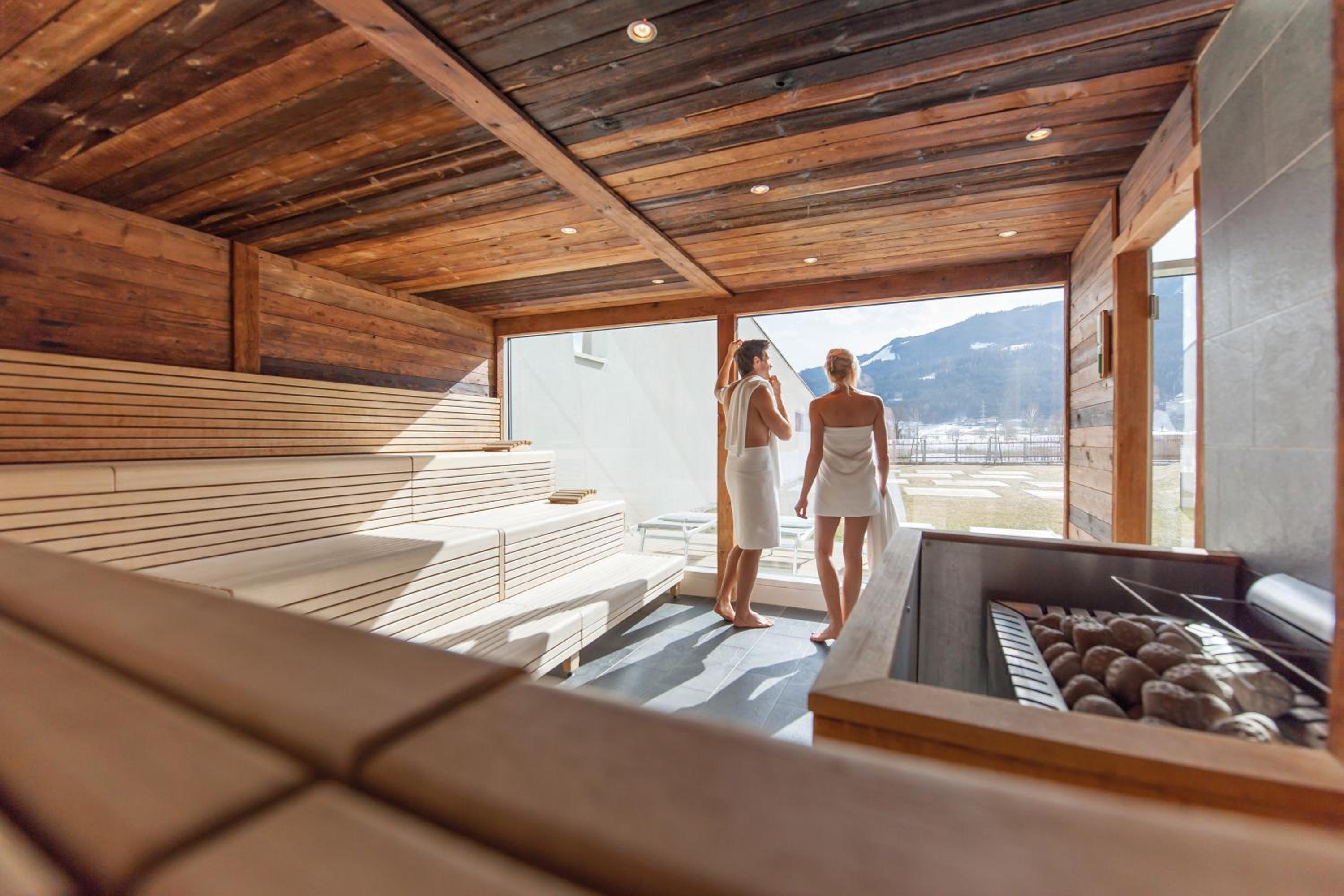 Simone's Platzerl - inklusive täglichem freien Eintritt Tauern Spa - nur 5 Gehminuten, Sommerkarte, privatem Garten mit Schwimmteich, Grill und Saunabereic