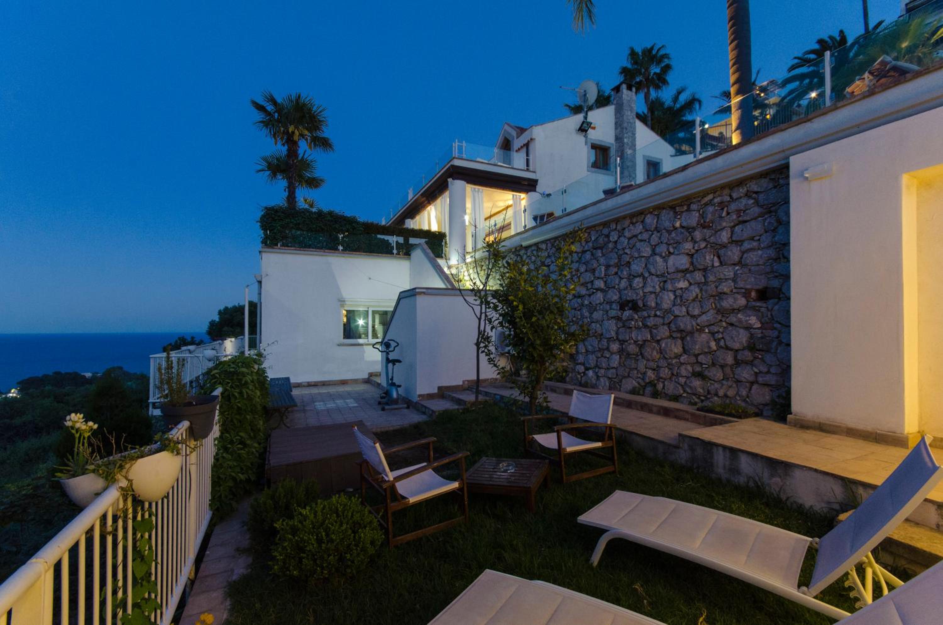 Luxury Taorum villa with spectacular sea views in Taormina
