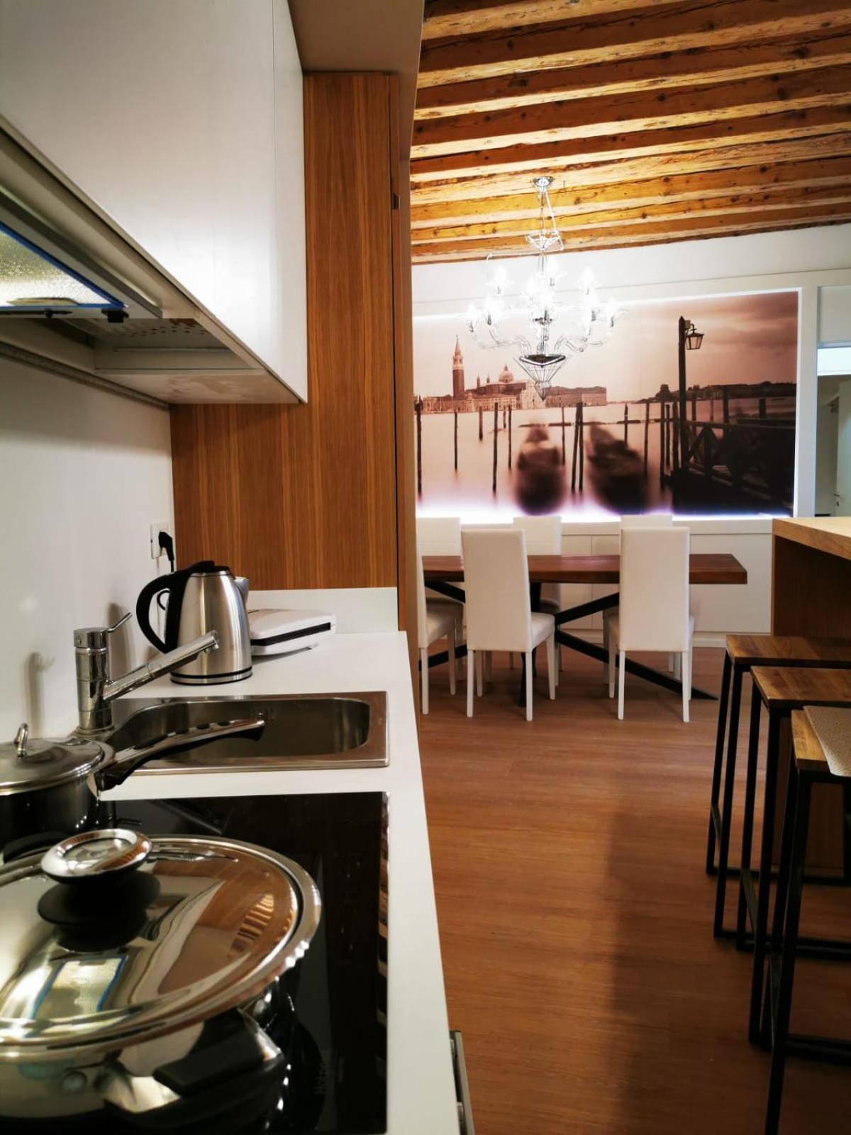 Deluxe 3 Bedroom Flat in Rialto