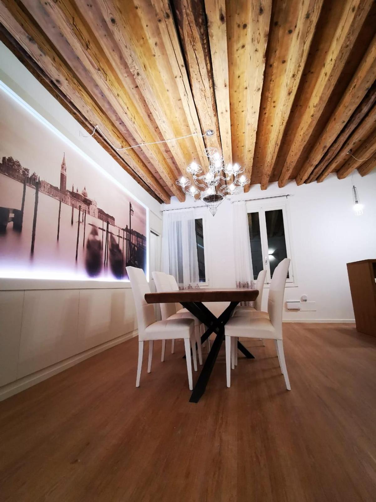 Deluxe 3 Bedroom Flat in Rialto