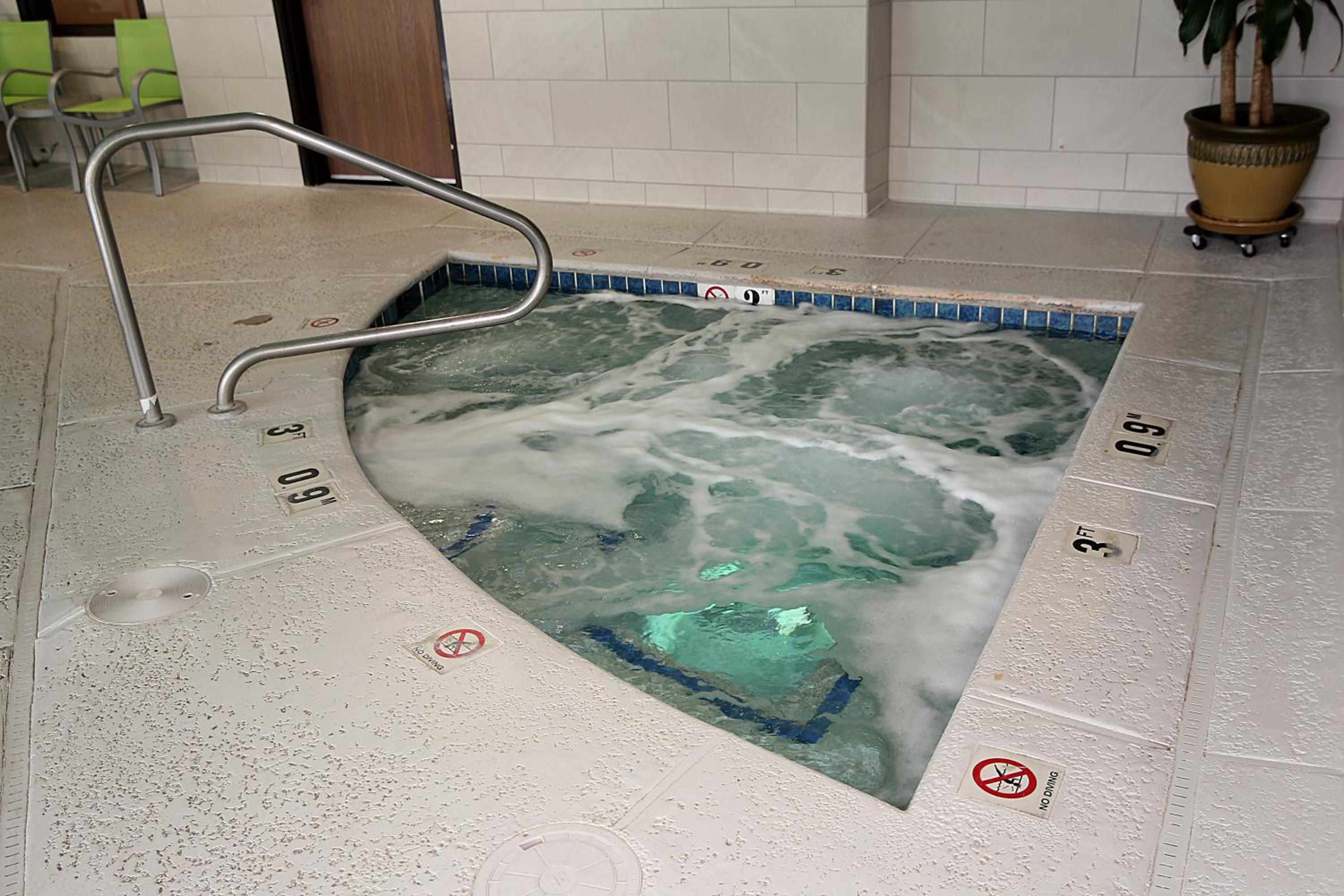 Ashland Vacations - Holiday Inn Express Hotel Suites Ashland, an IHG Hotel - Property Image 5