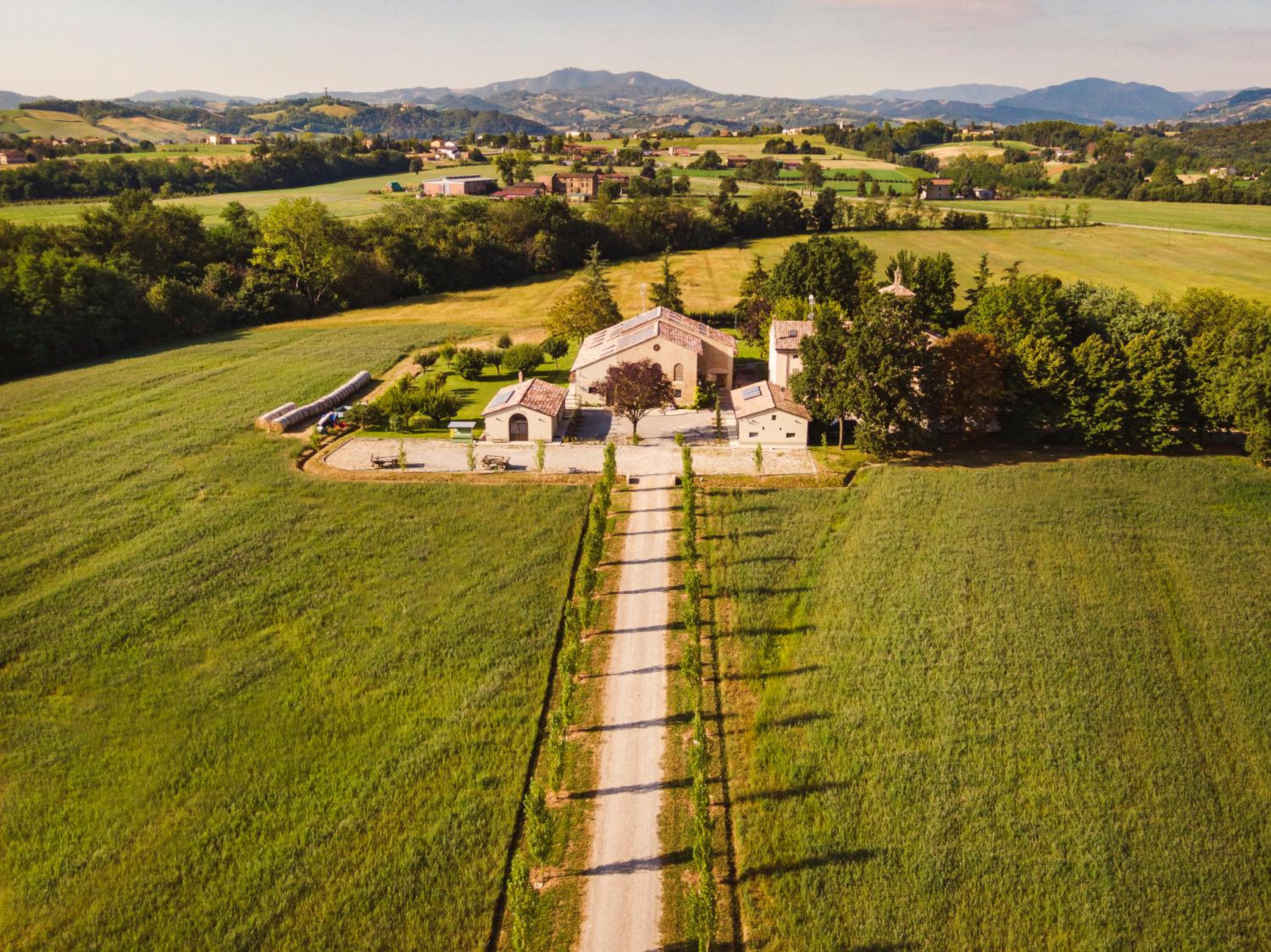 Case Zucchi Bioagriturismo view 3