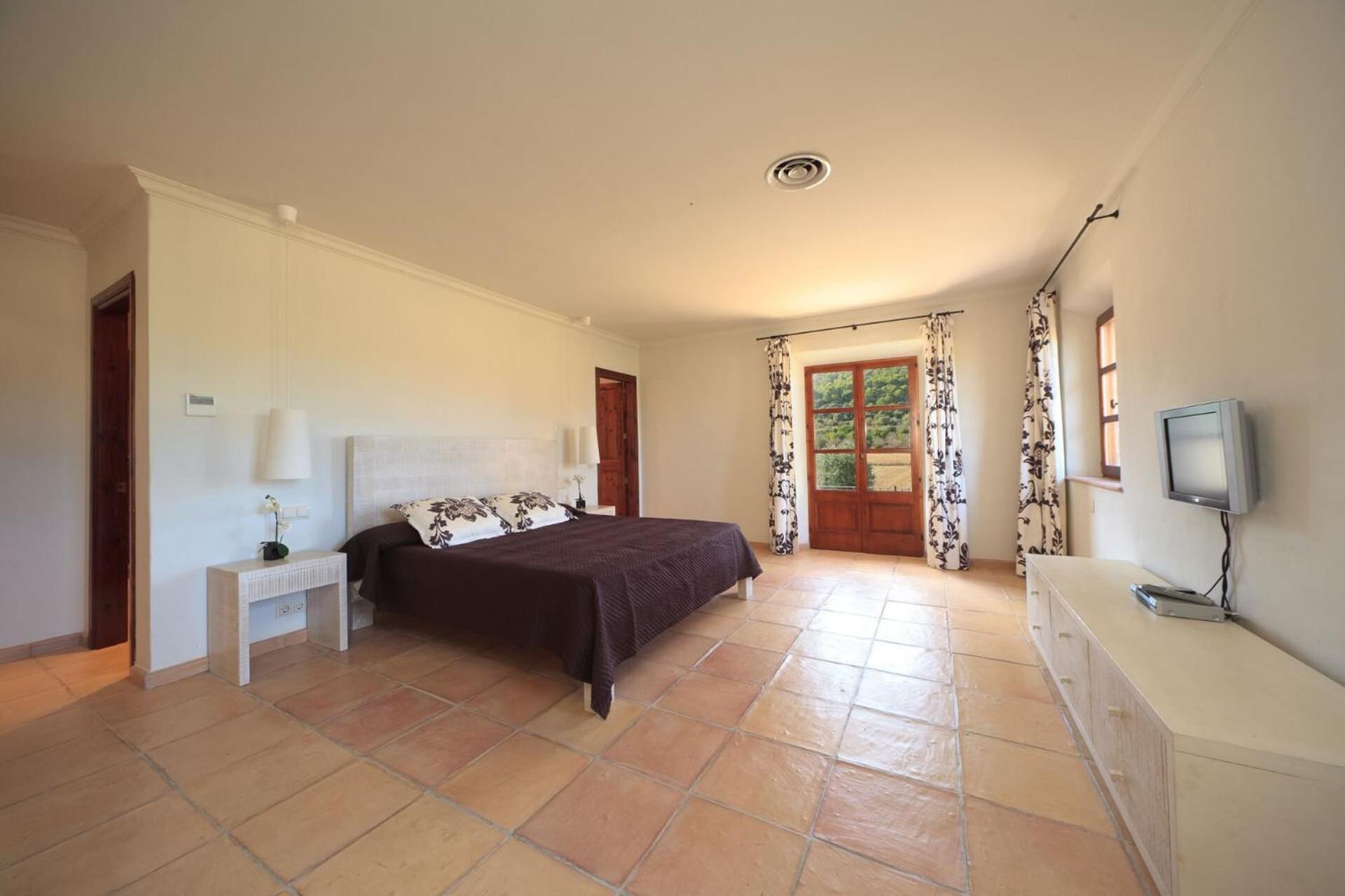 Villa Son Ferragut de Baix by Sealand Villas view 5