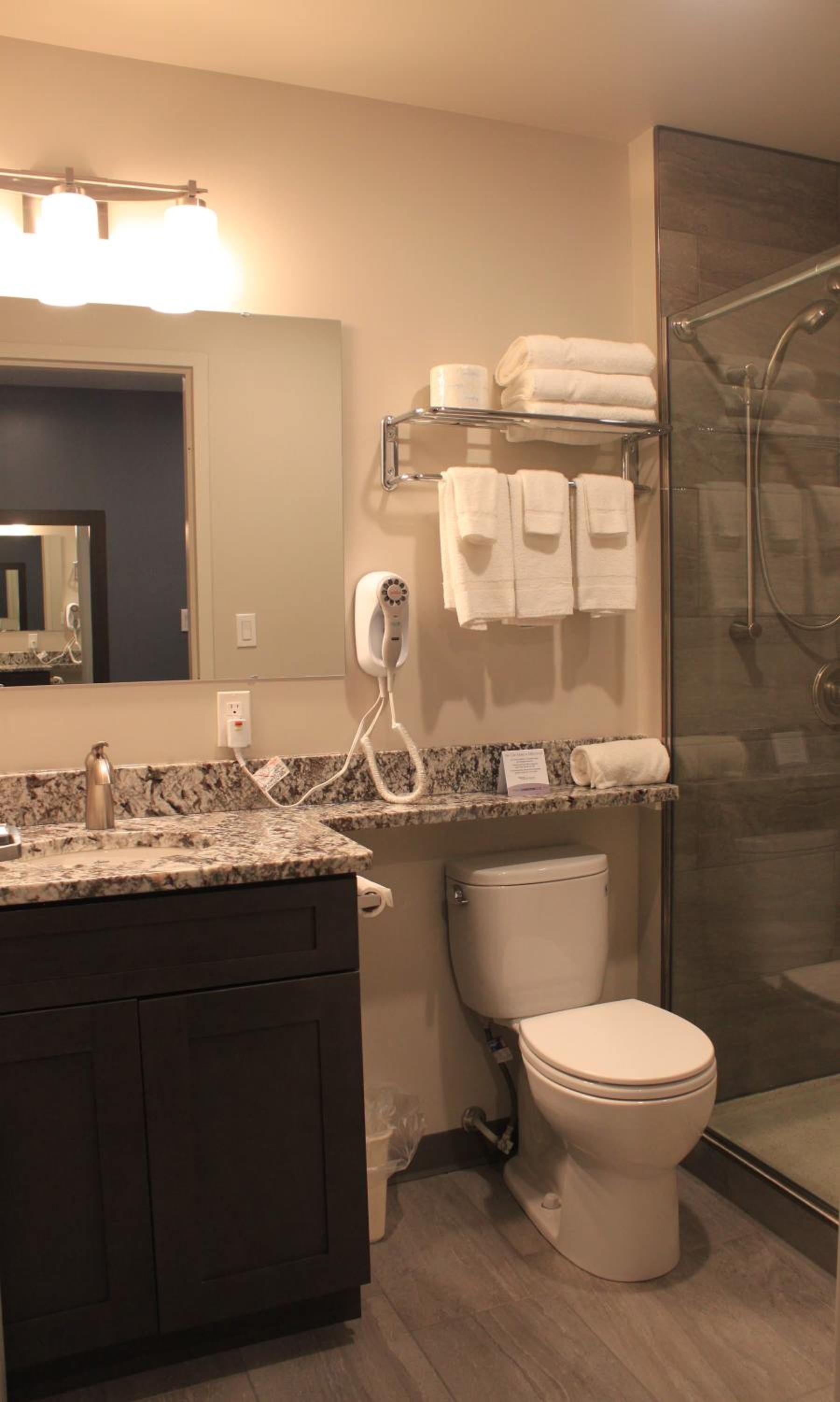 Thunder Bay Vacations - Howard Johnson by Wyndham Thunder Bay - Property Image 23