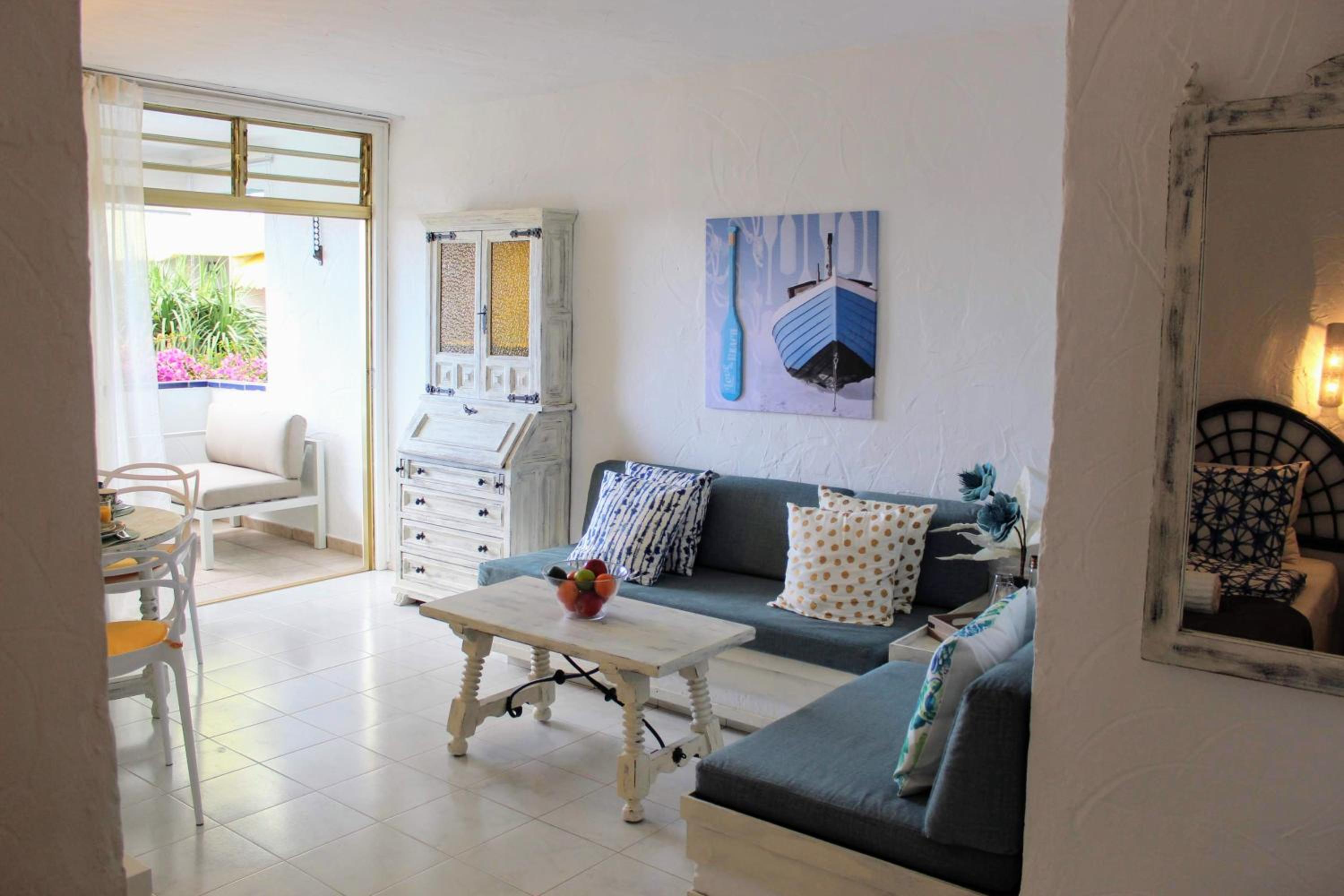 Sea and pool view apartment Bamira