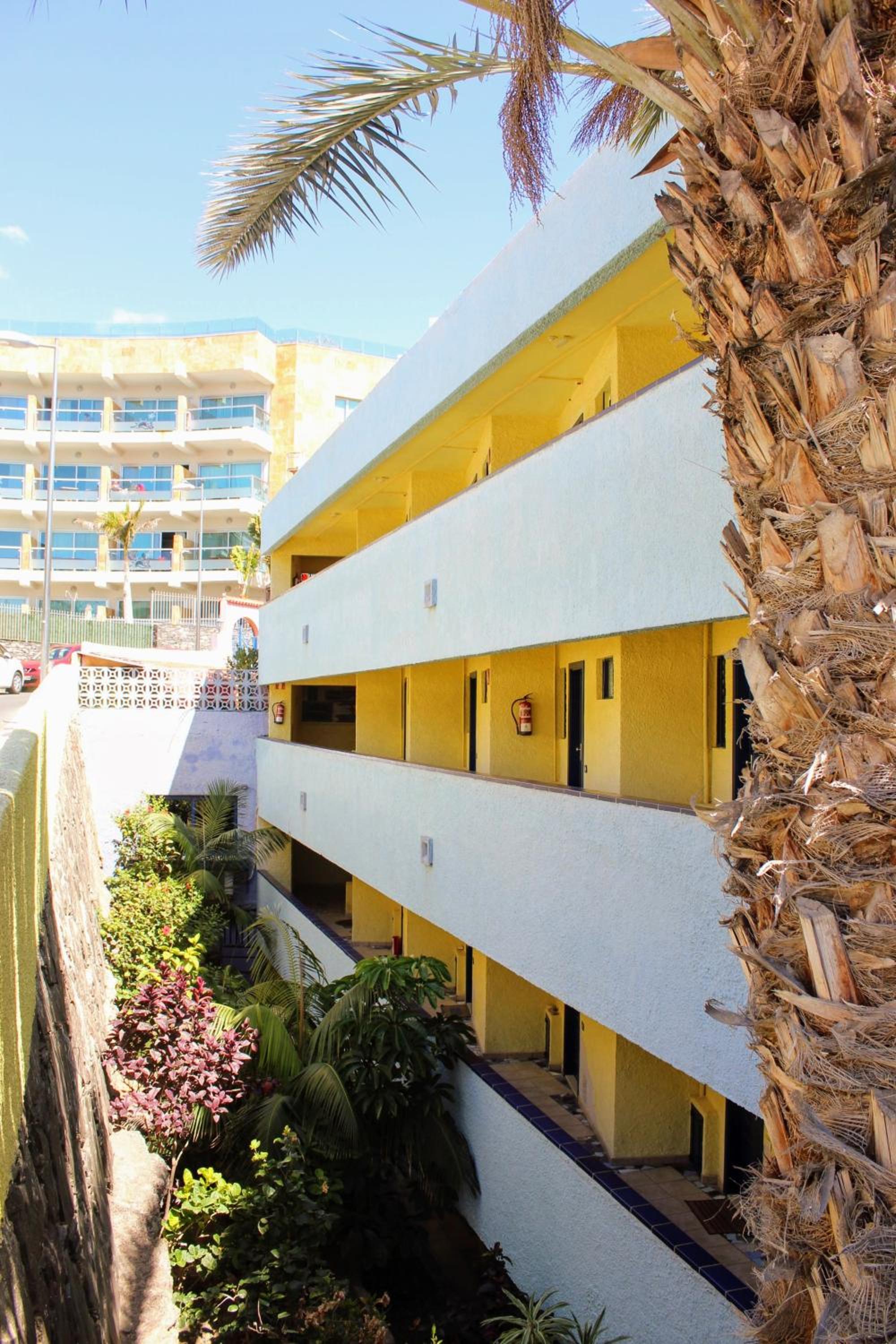 Sea and pool view apartment Bamira