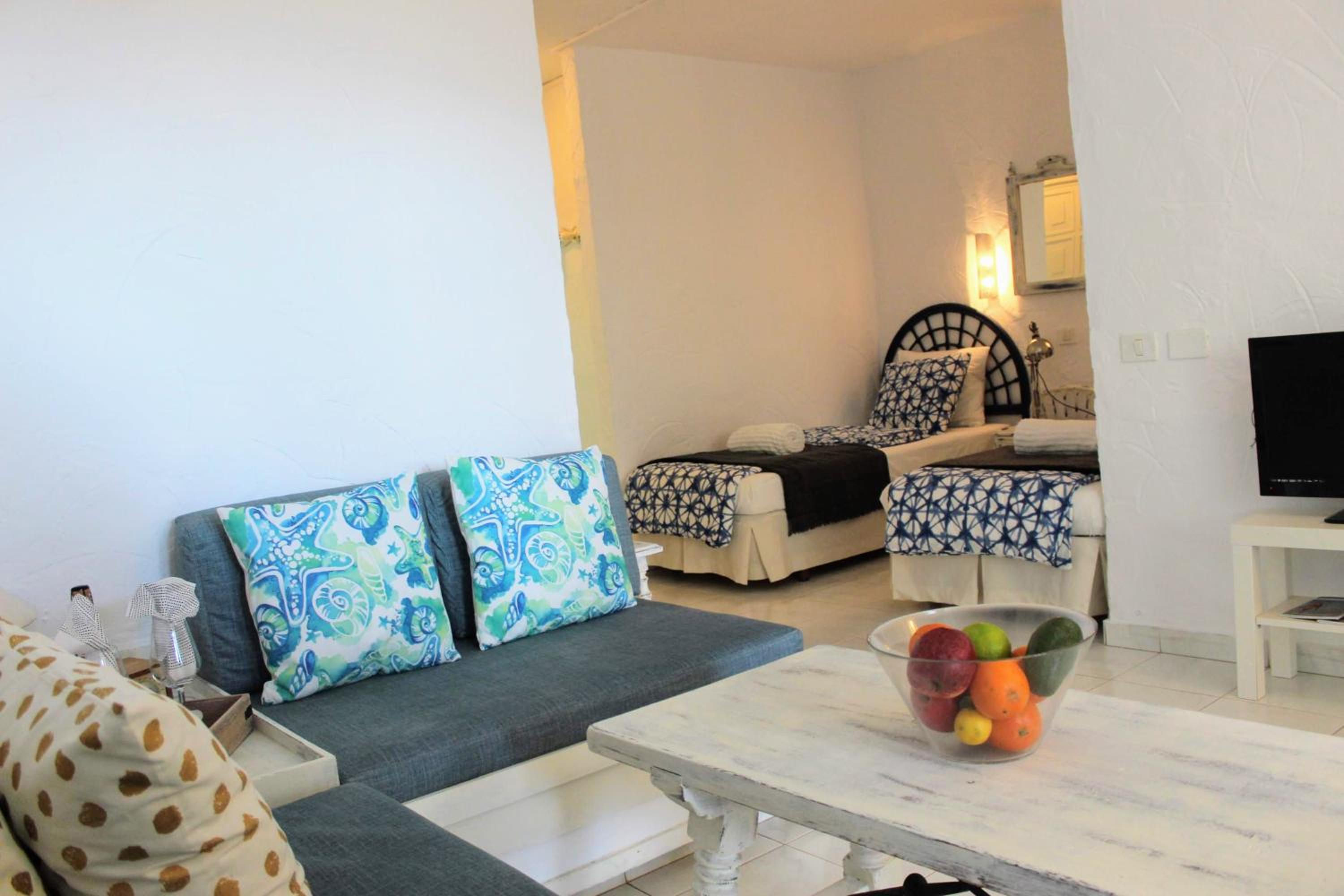 Sea and pool view apartment Bamira
