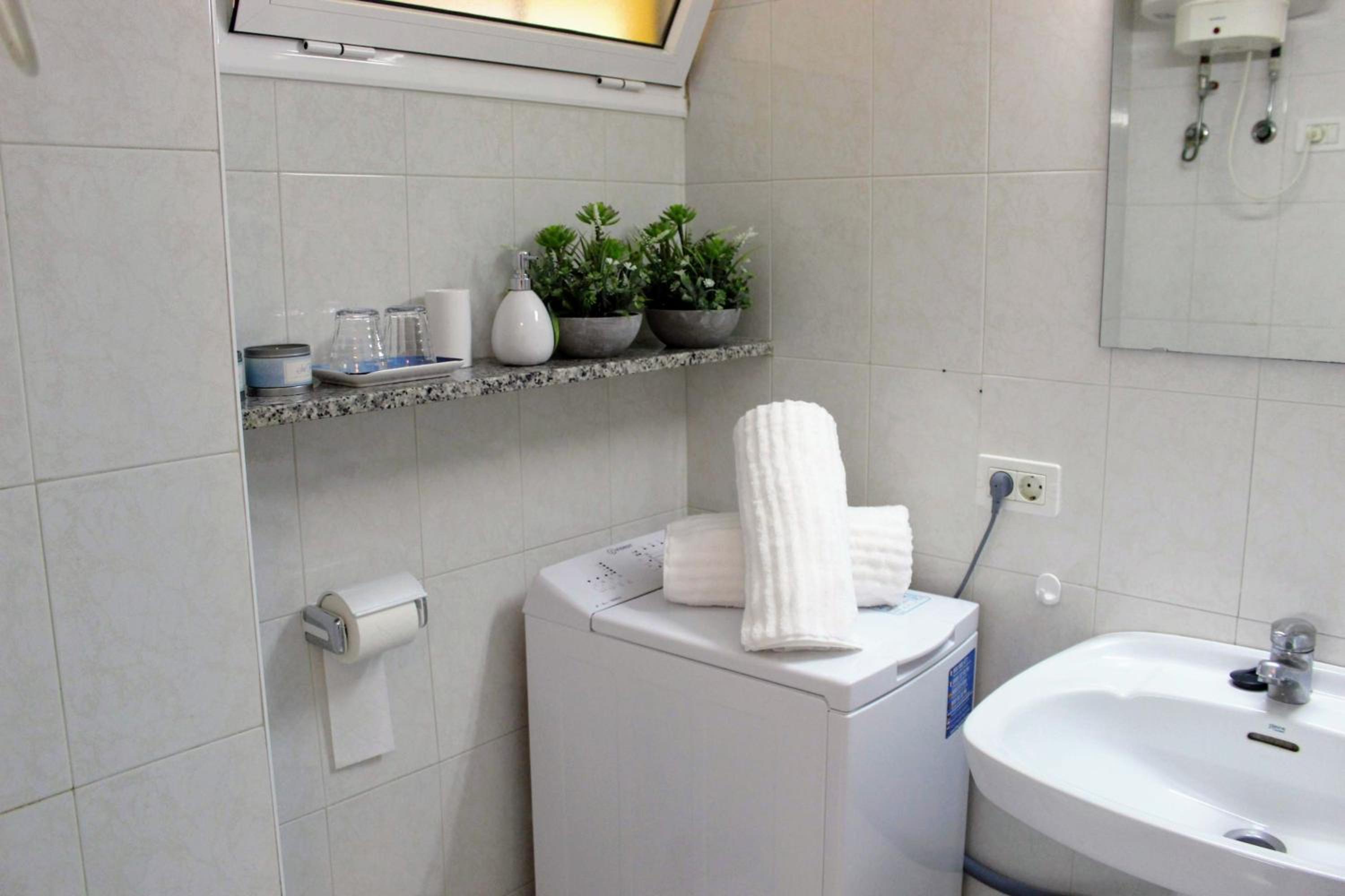 Sea and pool view apartment Bamira