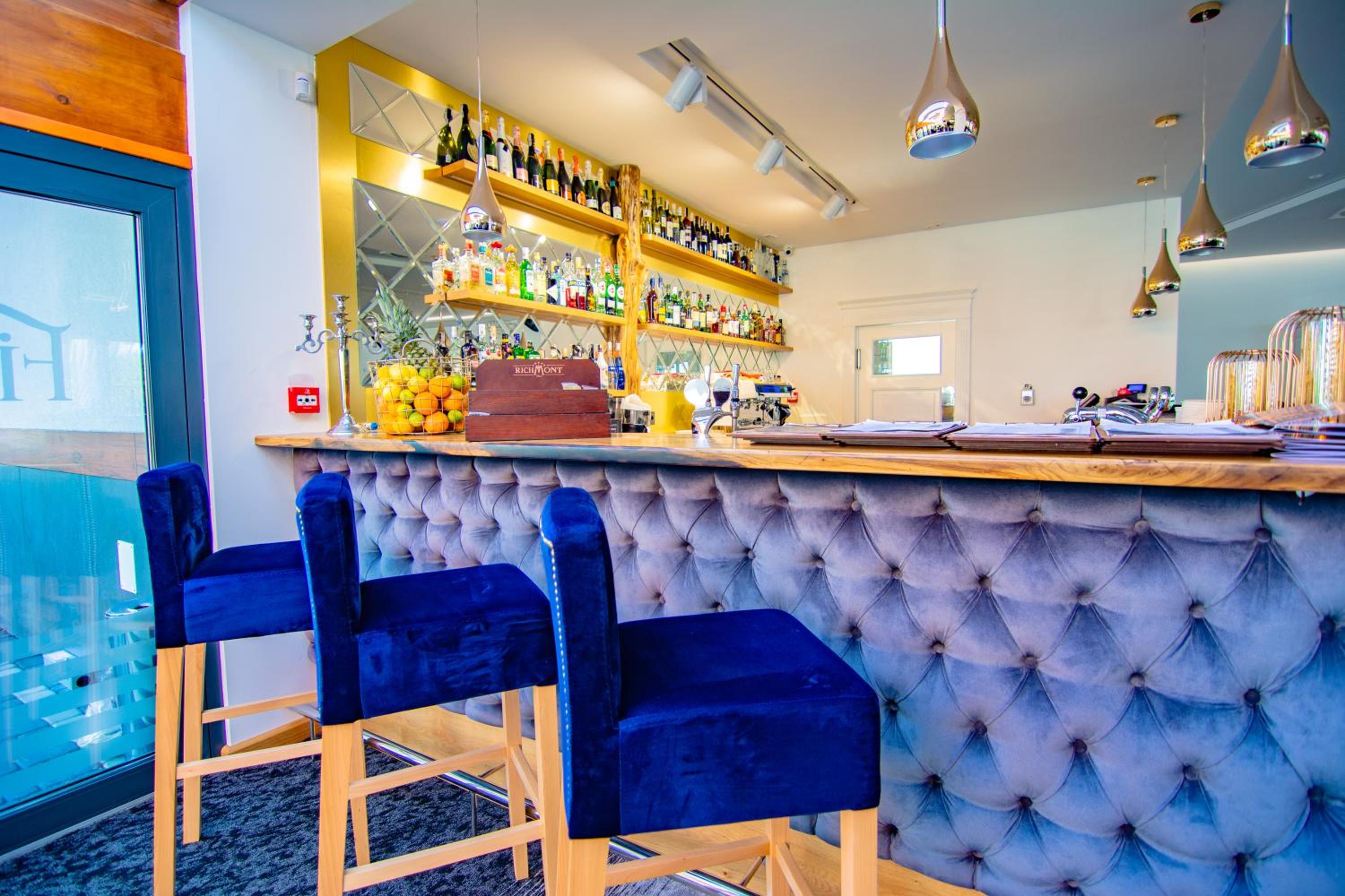 bar