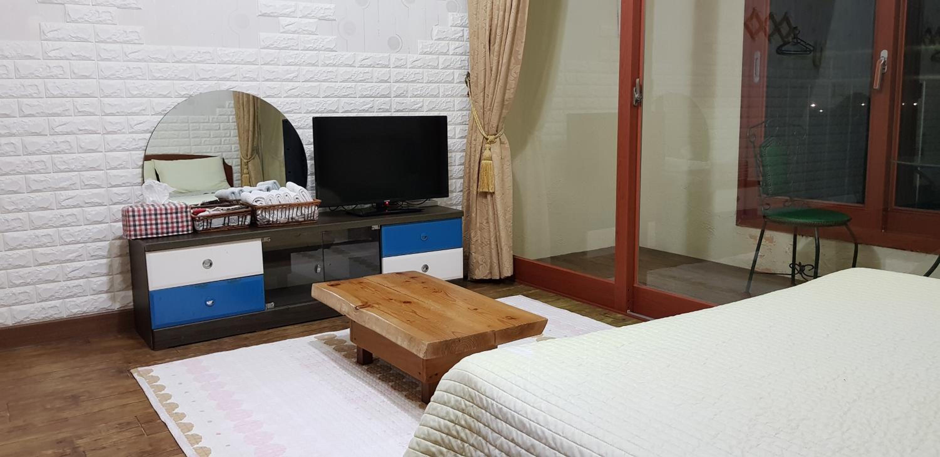 Jun House